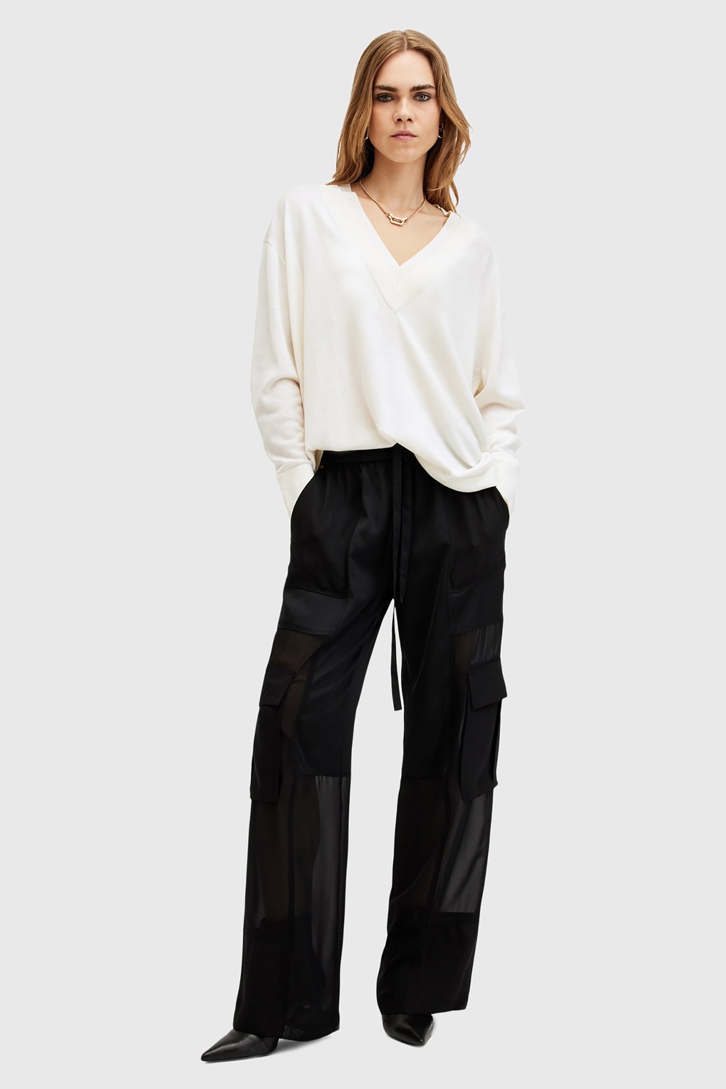 BERN V NECK CHALK WHITE 3