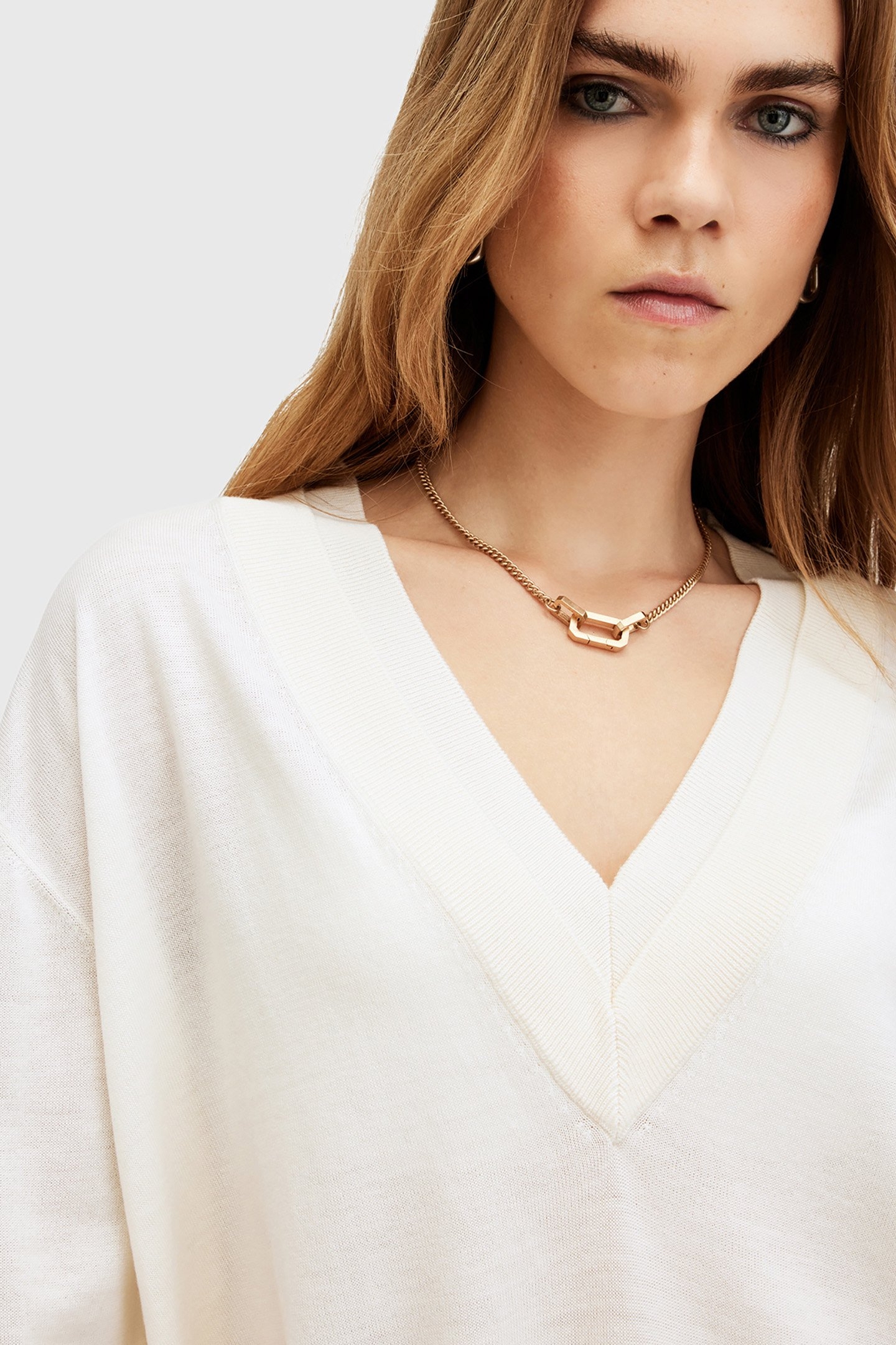 BERN V NECK CHALK WHITE 7