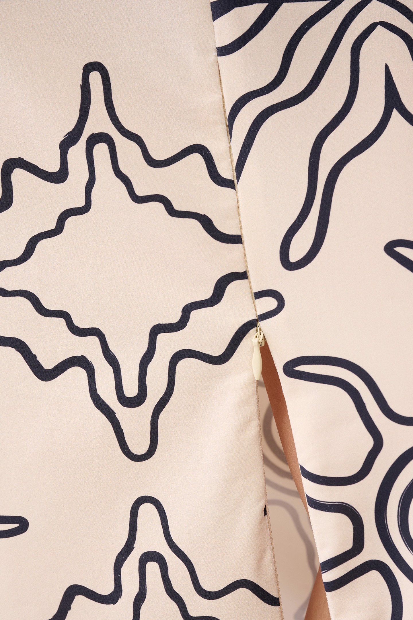 LA-SBPRINTED TRAVEL DRESS BLACK/WHITE 6