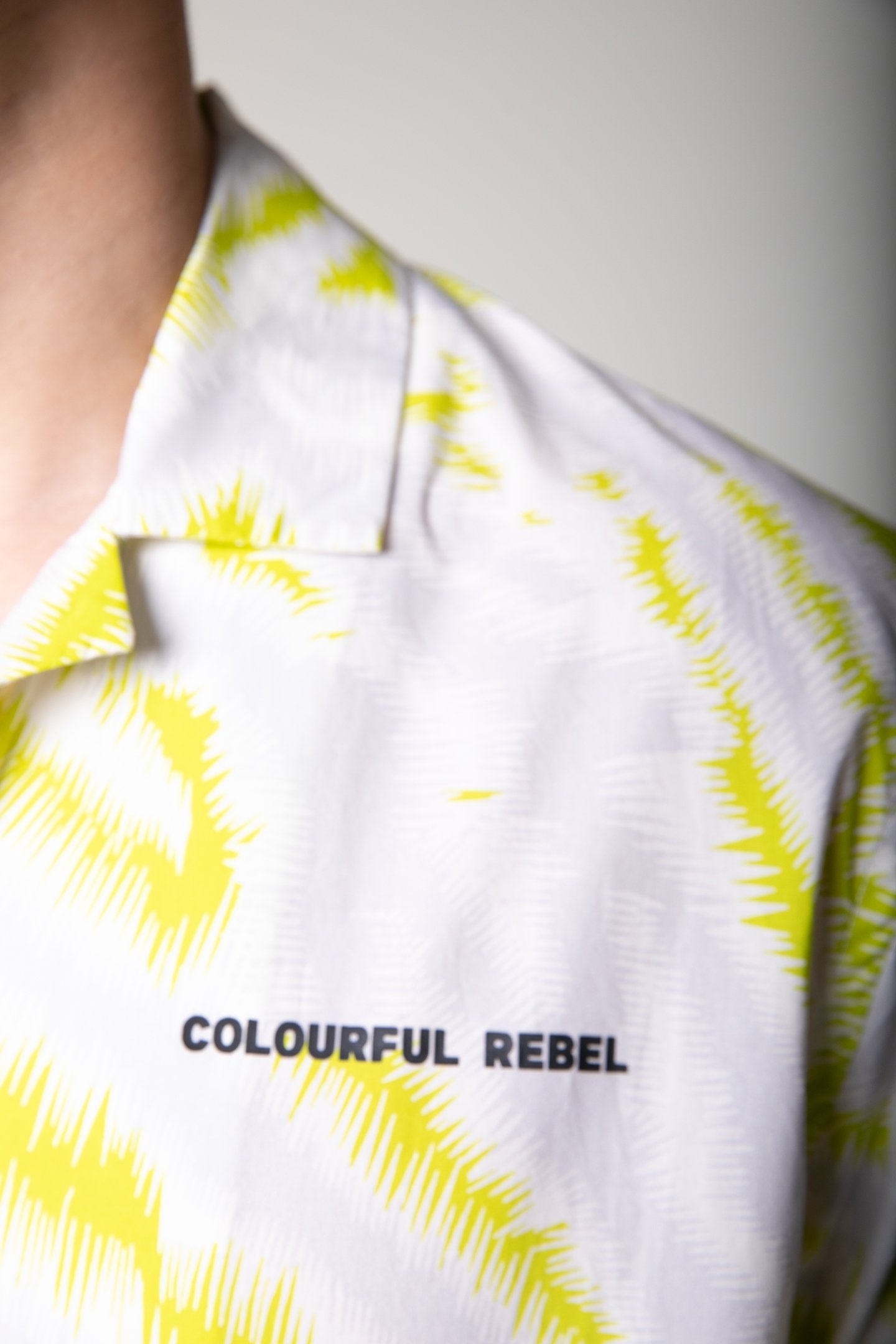 EZRA ABSTRACT ZEBRA SHORT SLEEVE SHIRT SOFT GREY 3