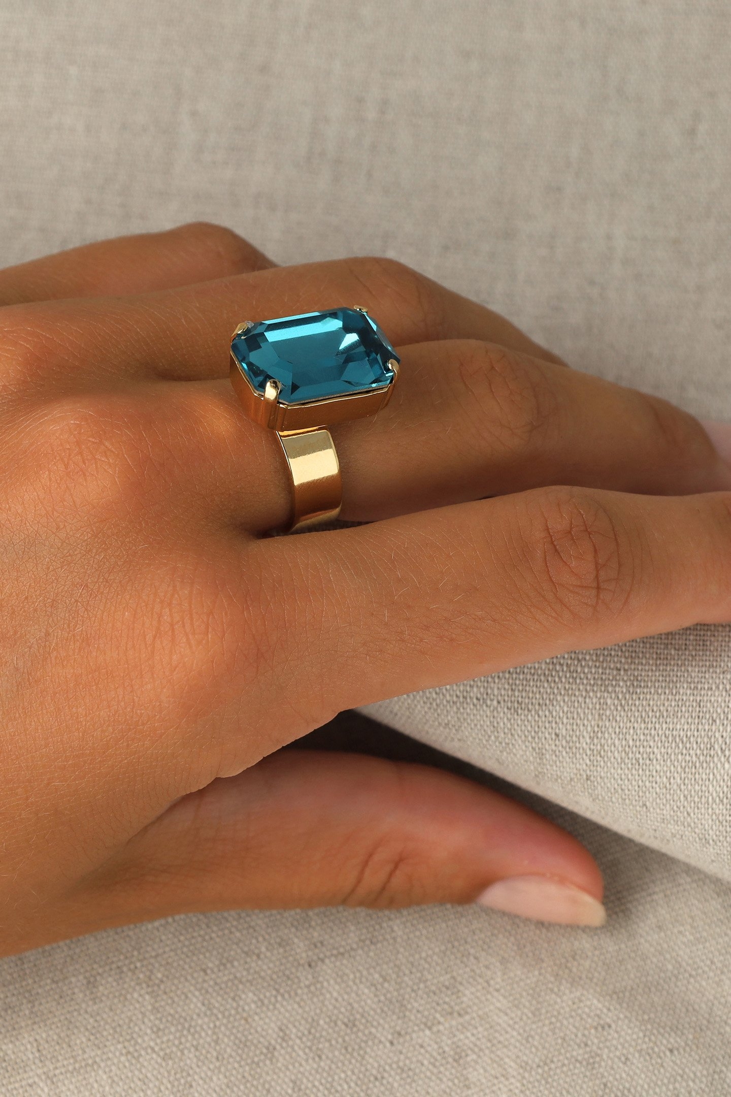 LADY DI RING BLUE ZIRCON 2