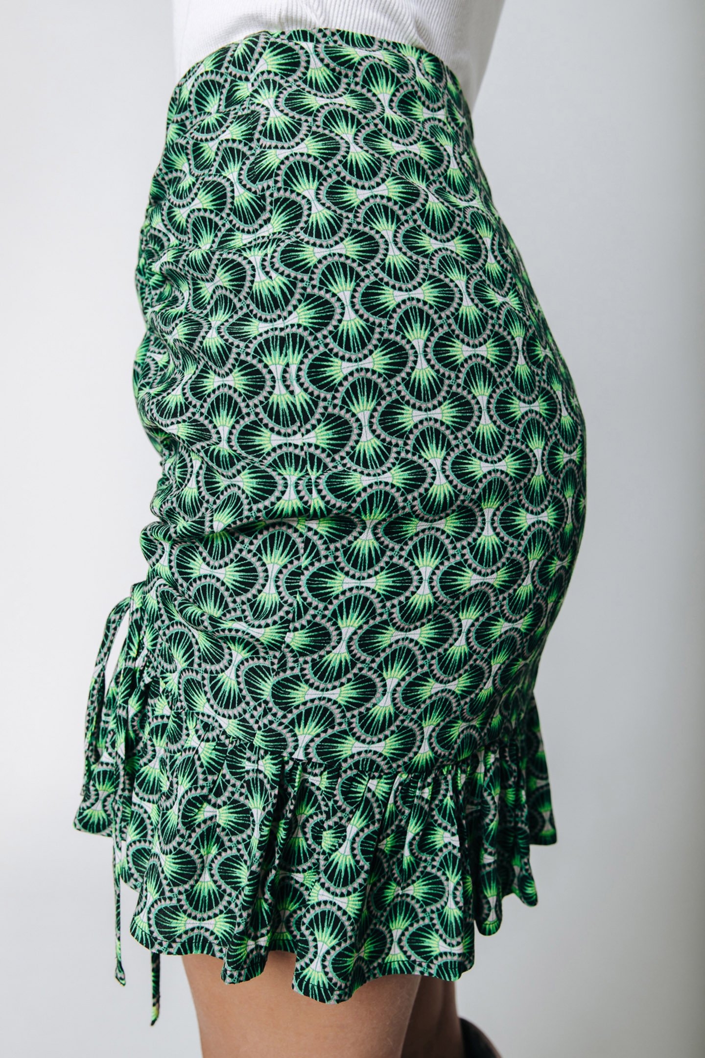 INA GRAPHIC SMOCK MINI SKIRT BLACK 3