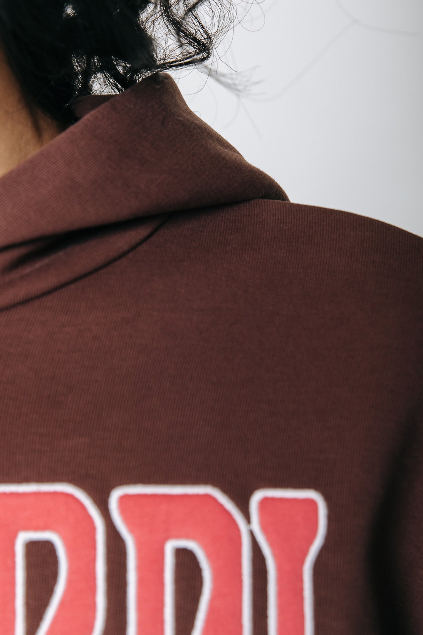 CLRFL RBL PATCH RAW EDGE CROPPED HOODIE BROWN 3