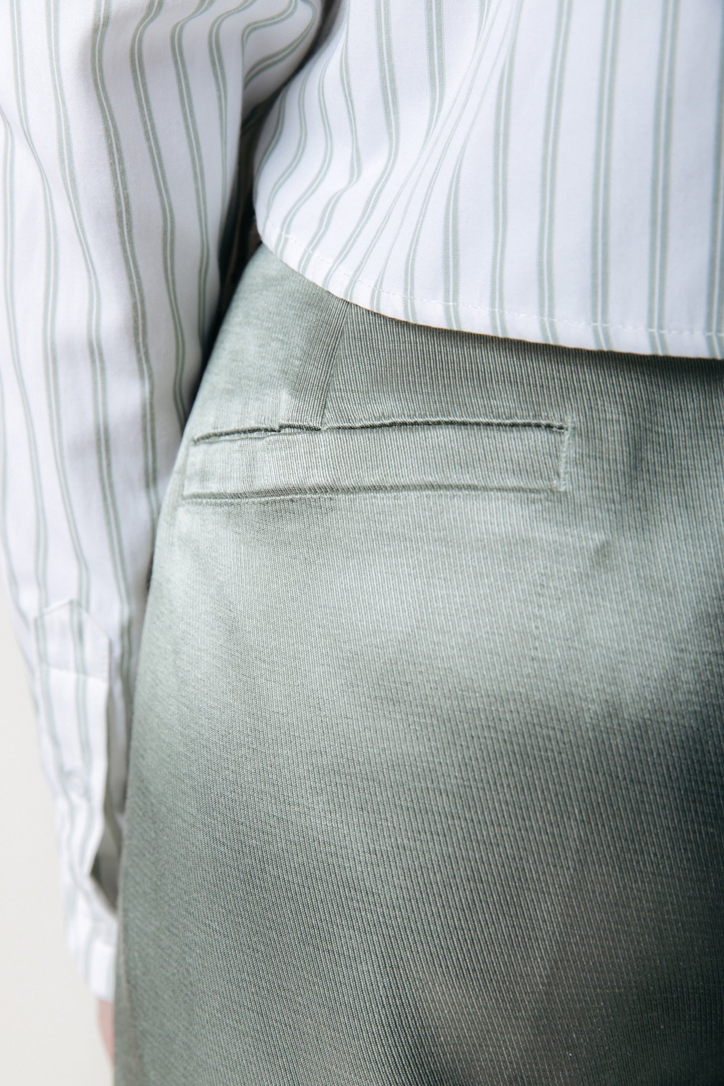 WENDE SATIN PINTUCK LOW WAIST PANTS SOFT GREEN 5
