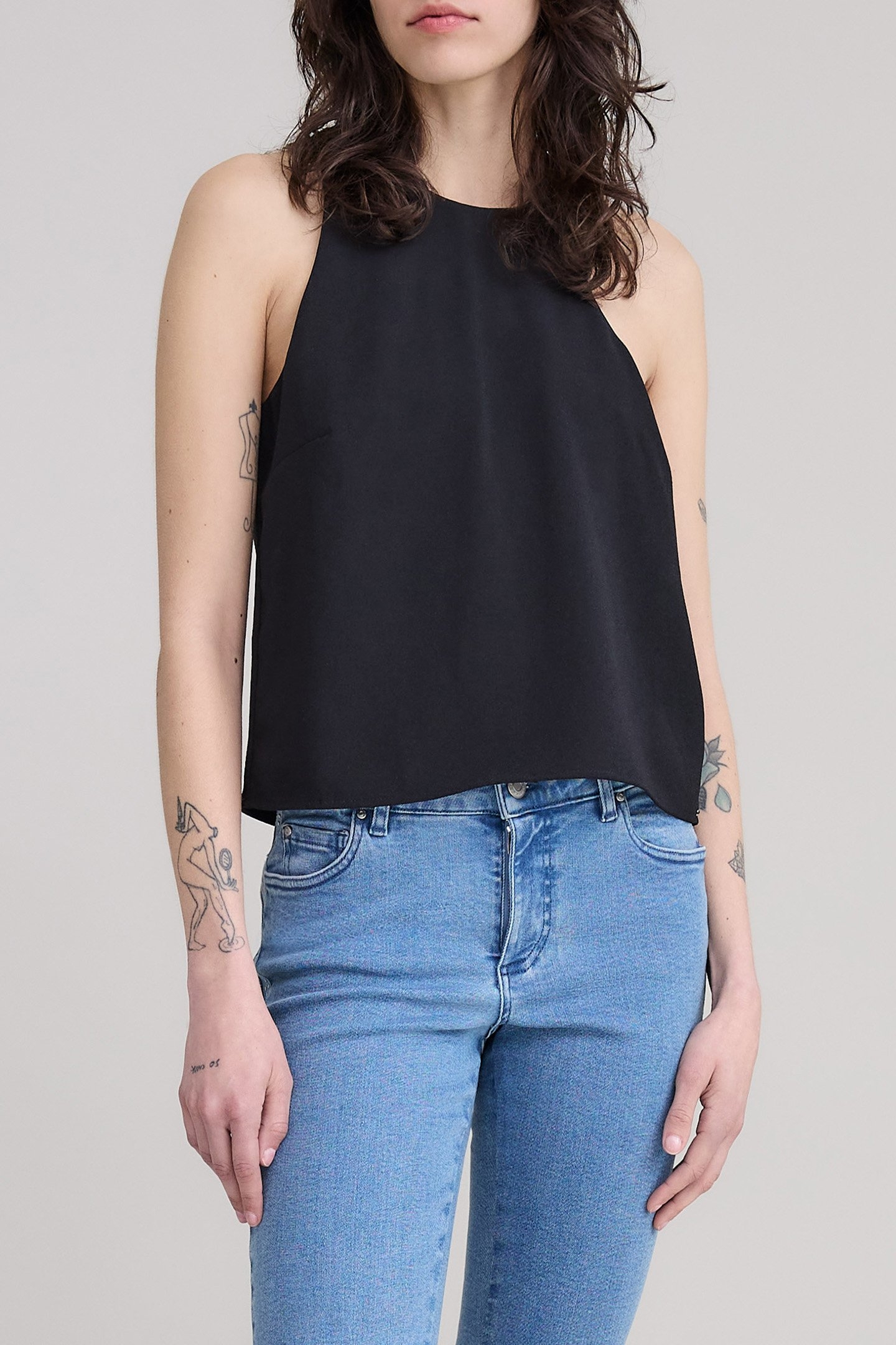 BLACK TOP WITH REMOVABLE RHINESTONE JEWEL ON BACK 1