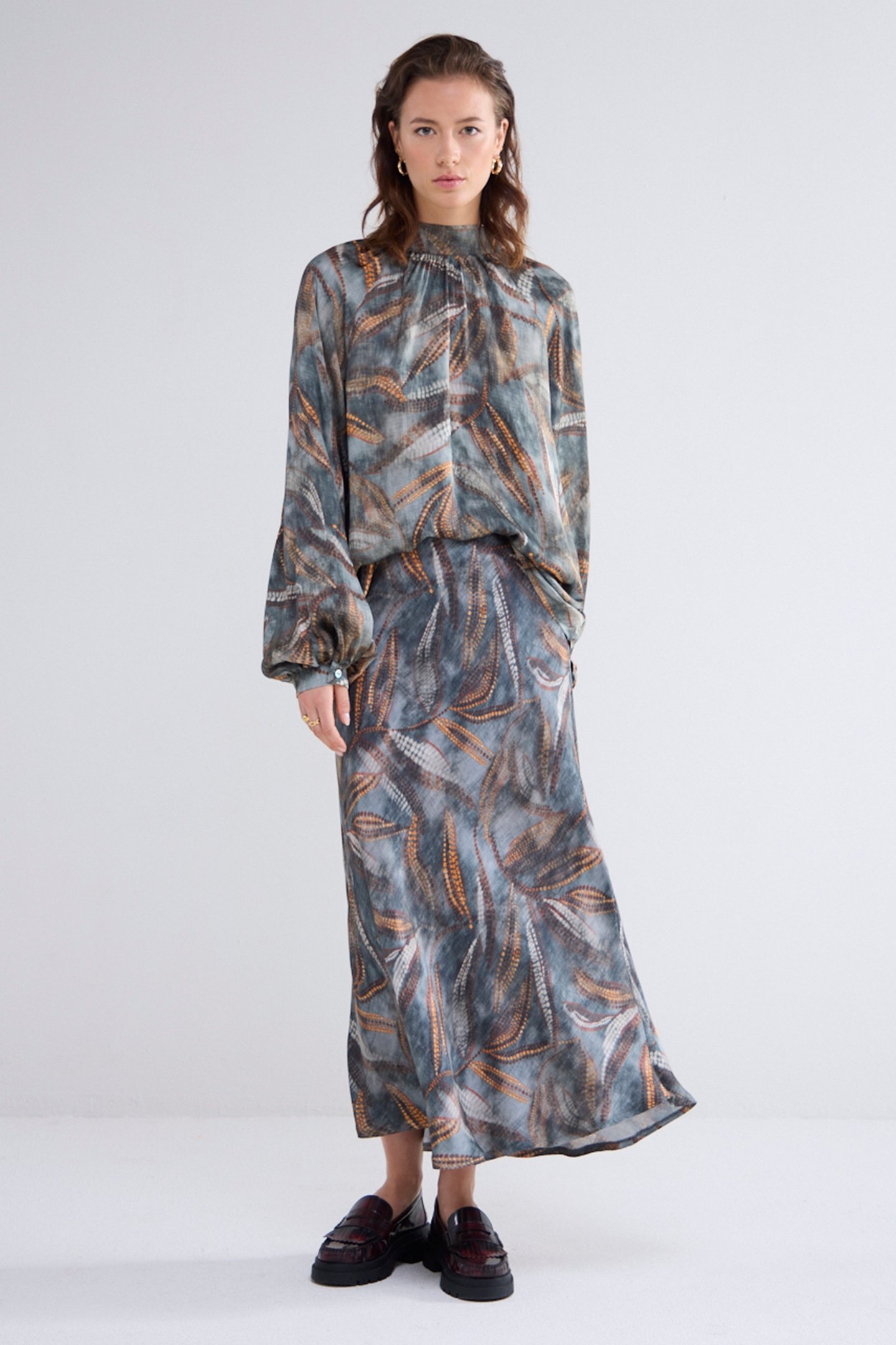 TOP DOTTED LEAFS GREYS 1