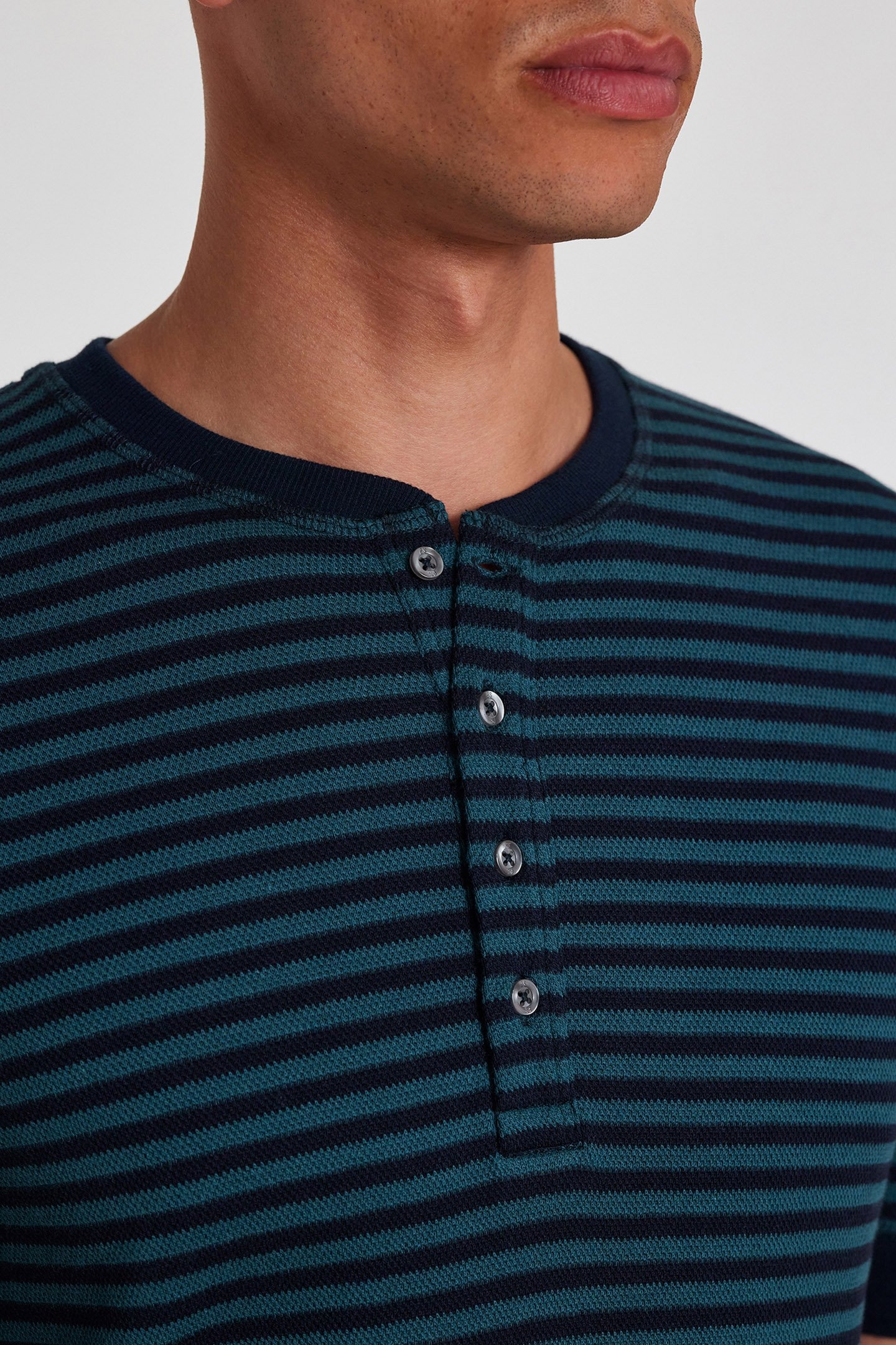 MEN TOP SS HENLEY STRP NAVY 5