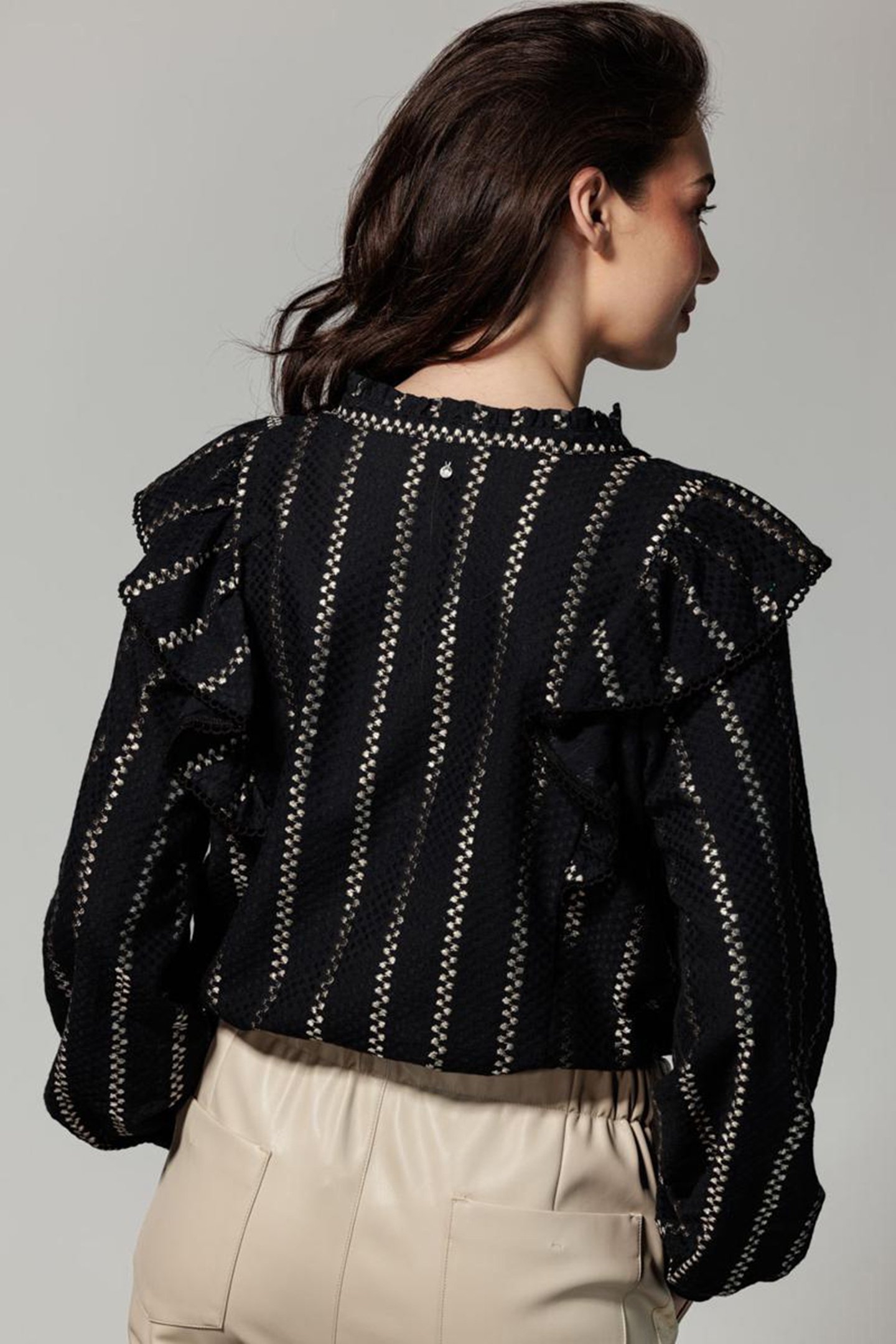 BLOUSE DOBBY RUFFLE BLACK 2