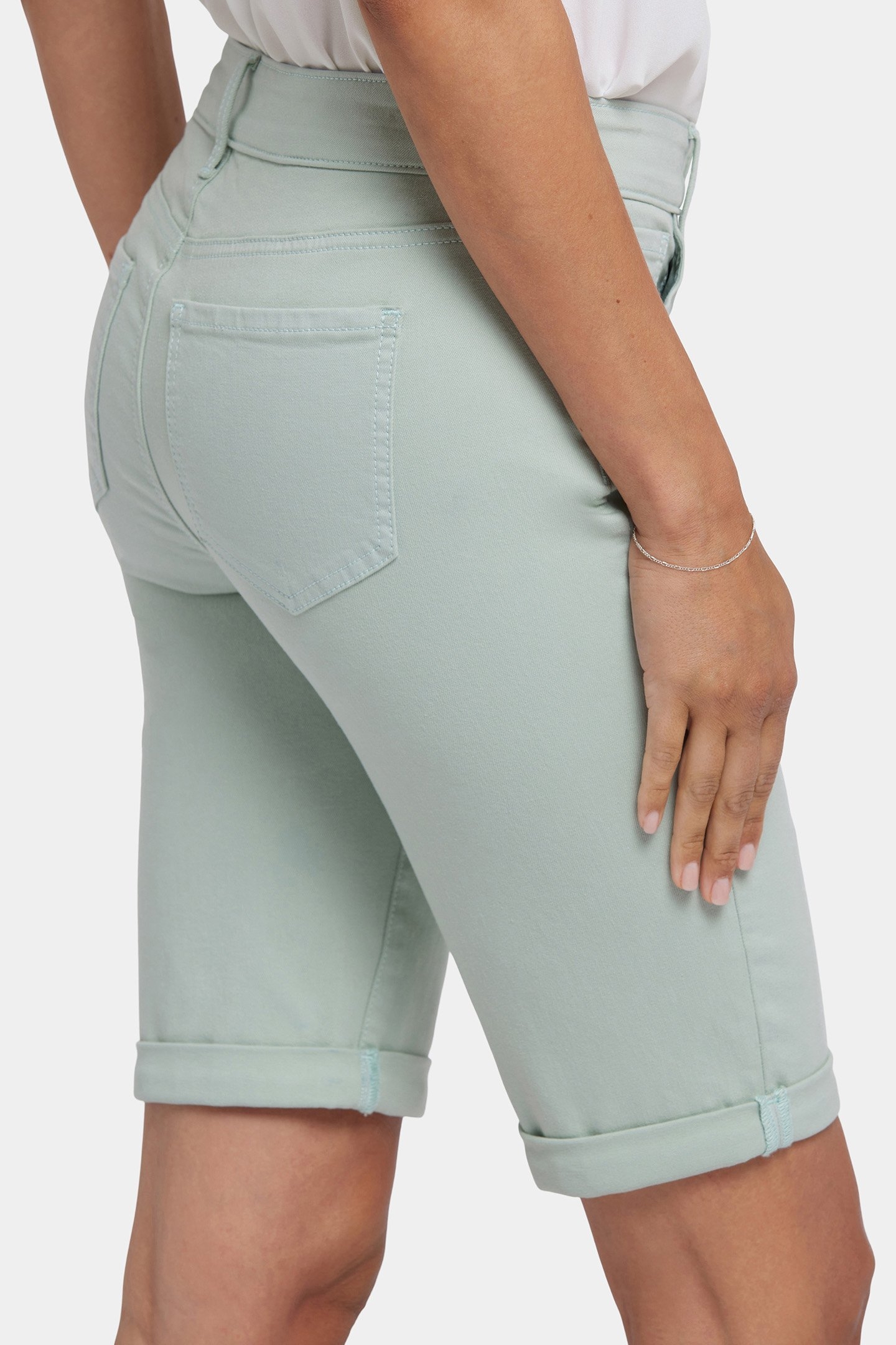 BRIELLA SHORT TOMATILLO 6