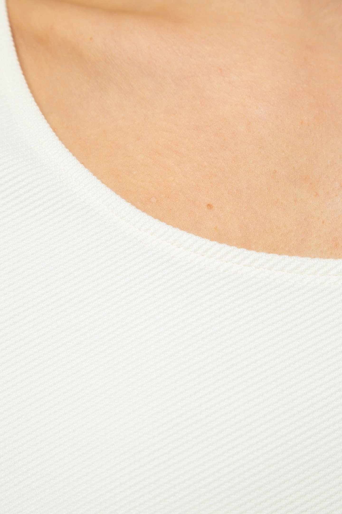 ROUND NECK RIB LOGO WHITE 6