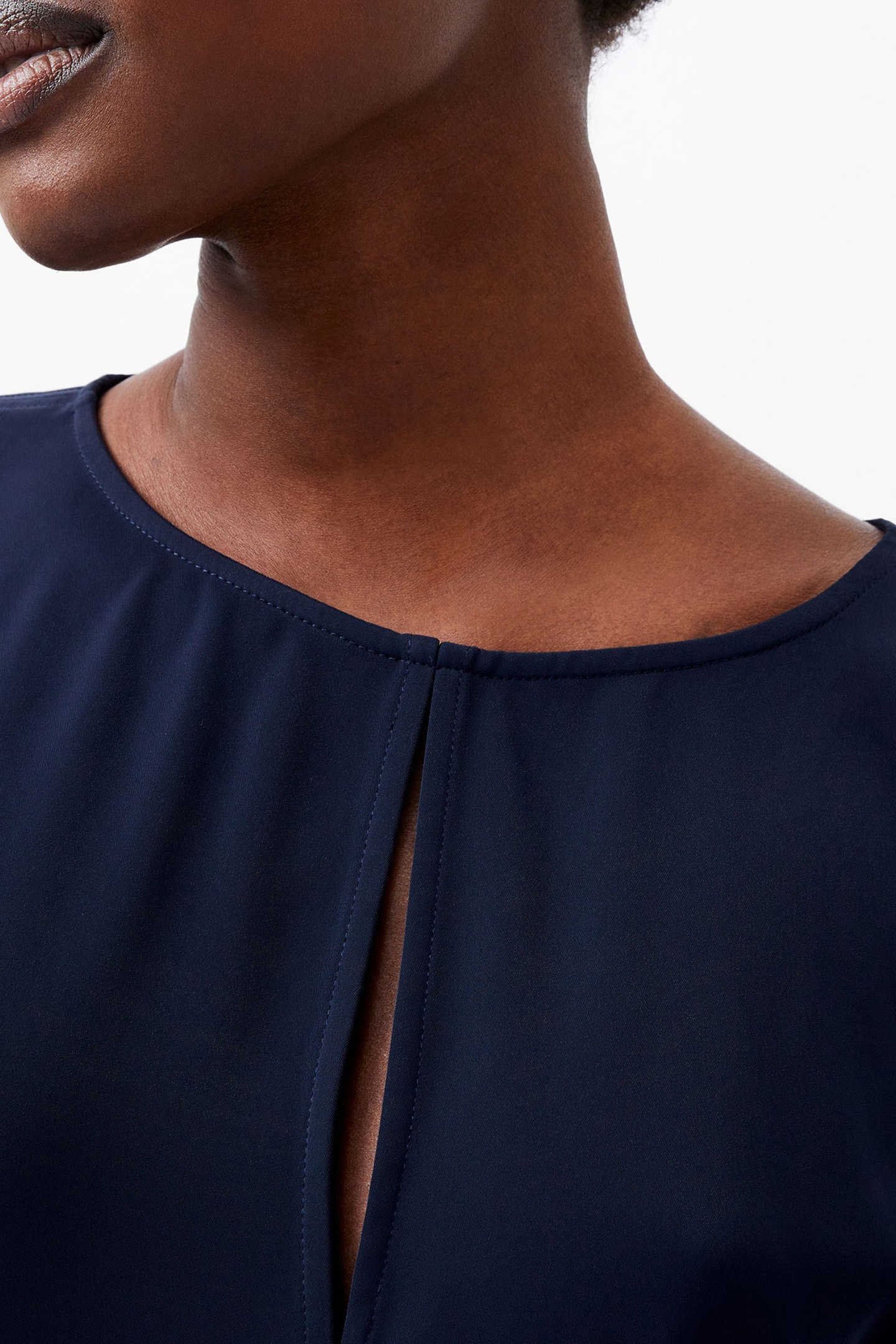 CARMEN CREPE FLARE SLEEVE TOP MARINE 4