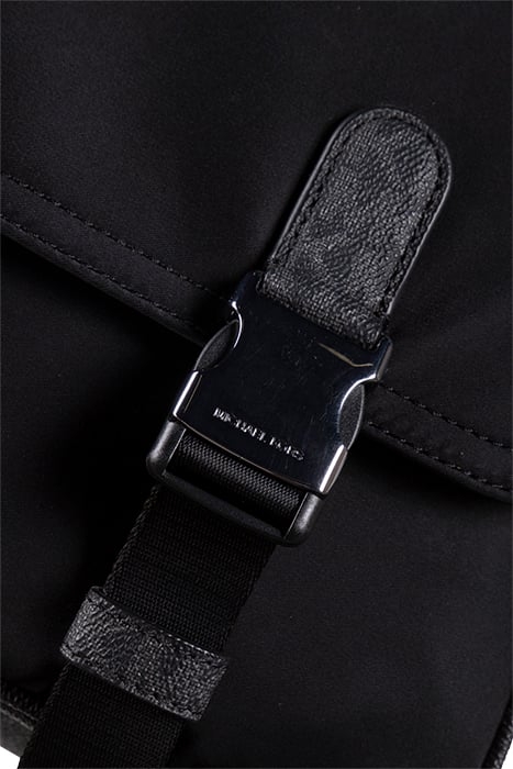 UTILITY FLAP MESSENGER BAG IN BLACK 5