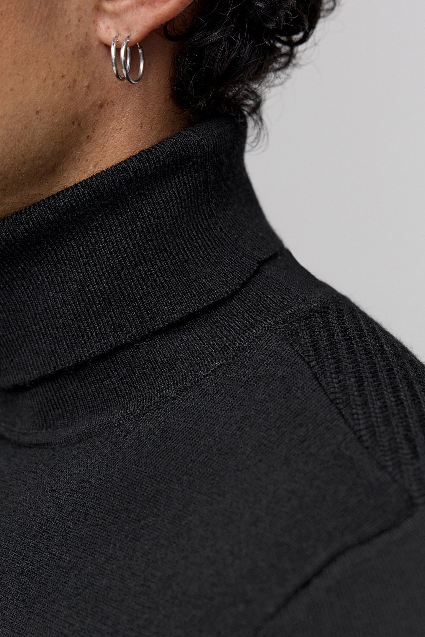 BLACK TURTLENECK JUMPER 7