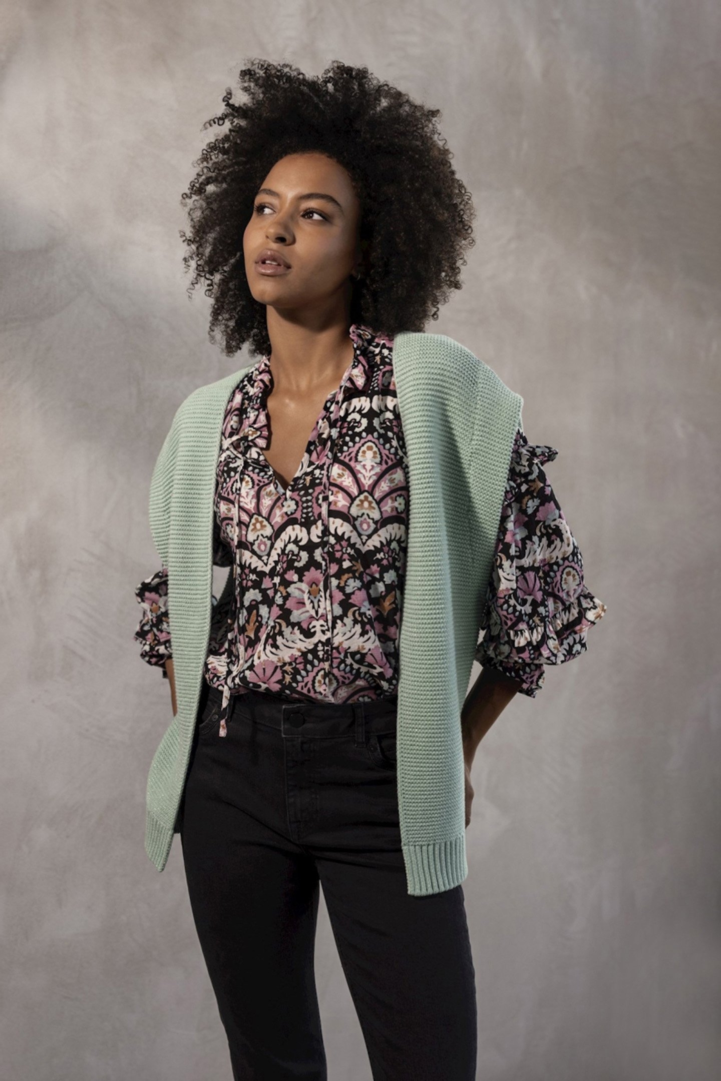 BLOUSE FOLK TALES WHITE PRINT BLACKS 3