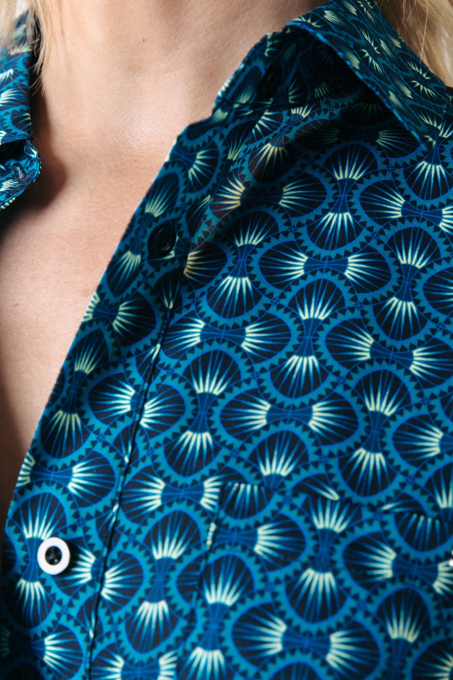 DESIREE GRAPHIC FAN MAXI SHIRT DRESS LS PINE GREEN 3