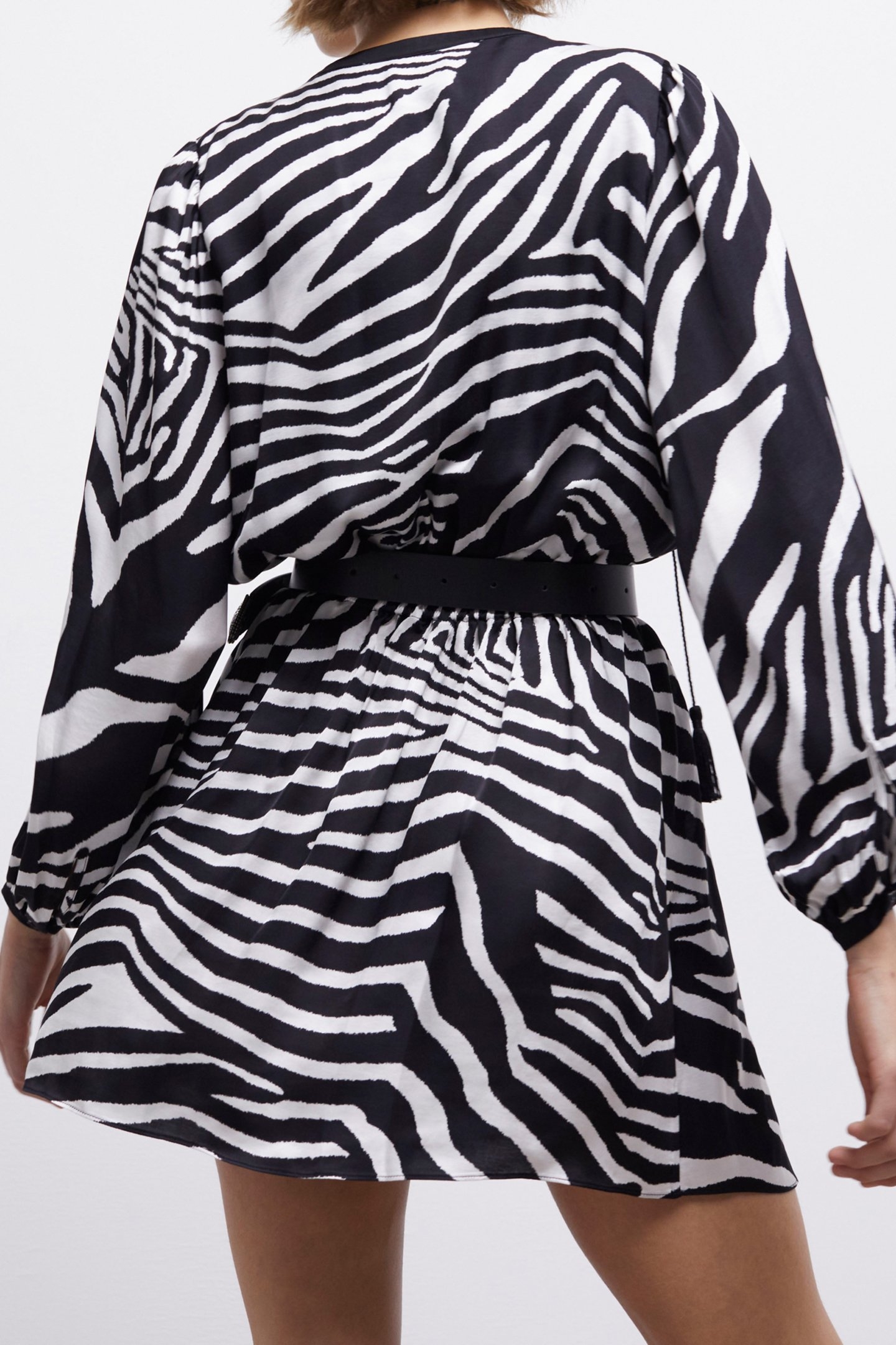 ROBE PRINT ZEBRA BLACK WHITE 2