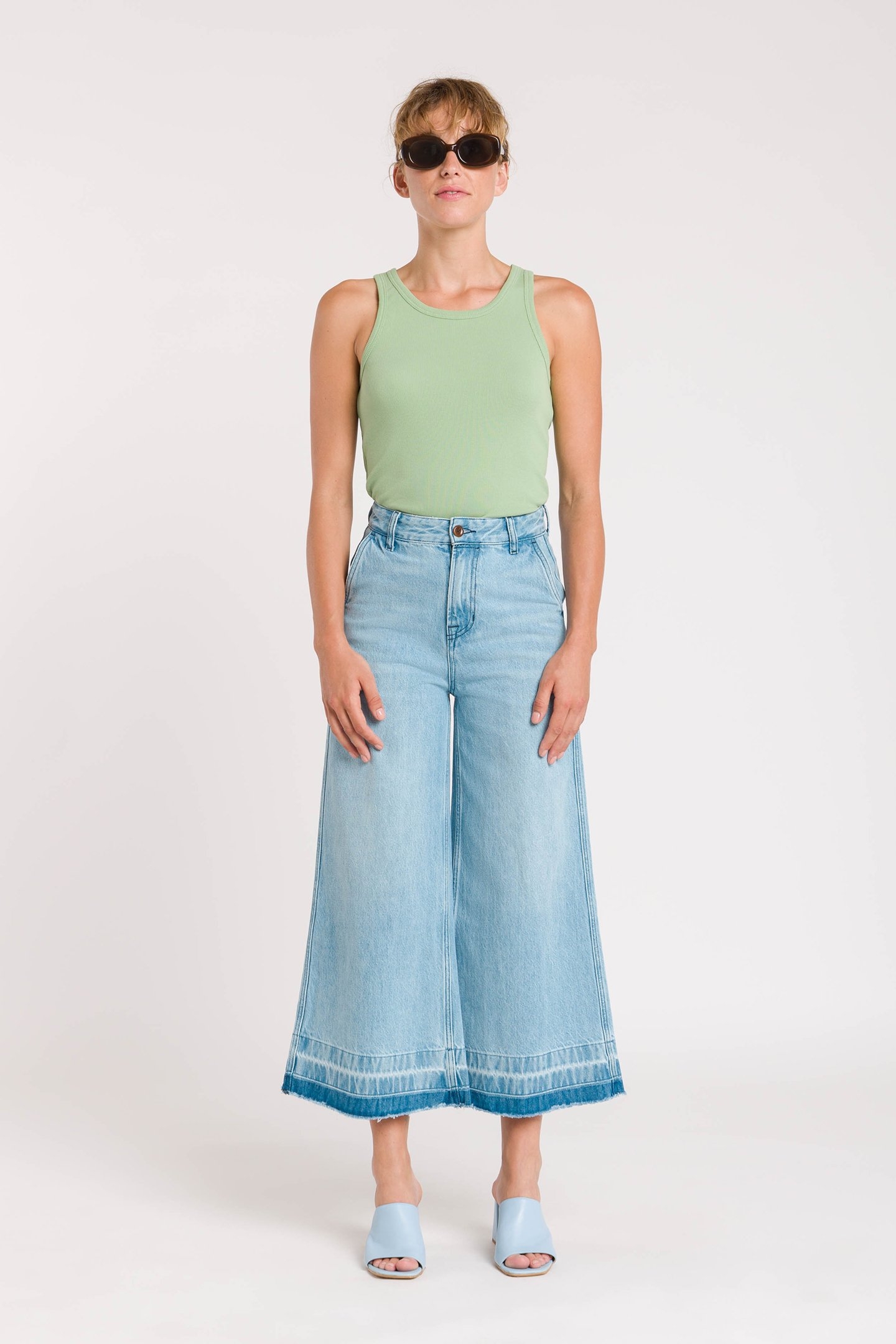 LILIBET CROPPED BLUE REEF SUPER LIGHT USED 1