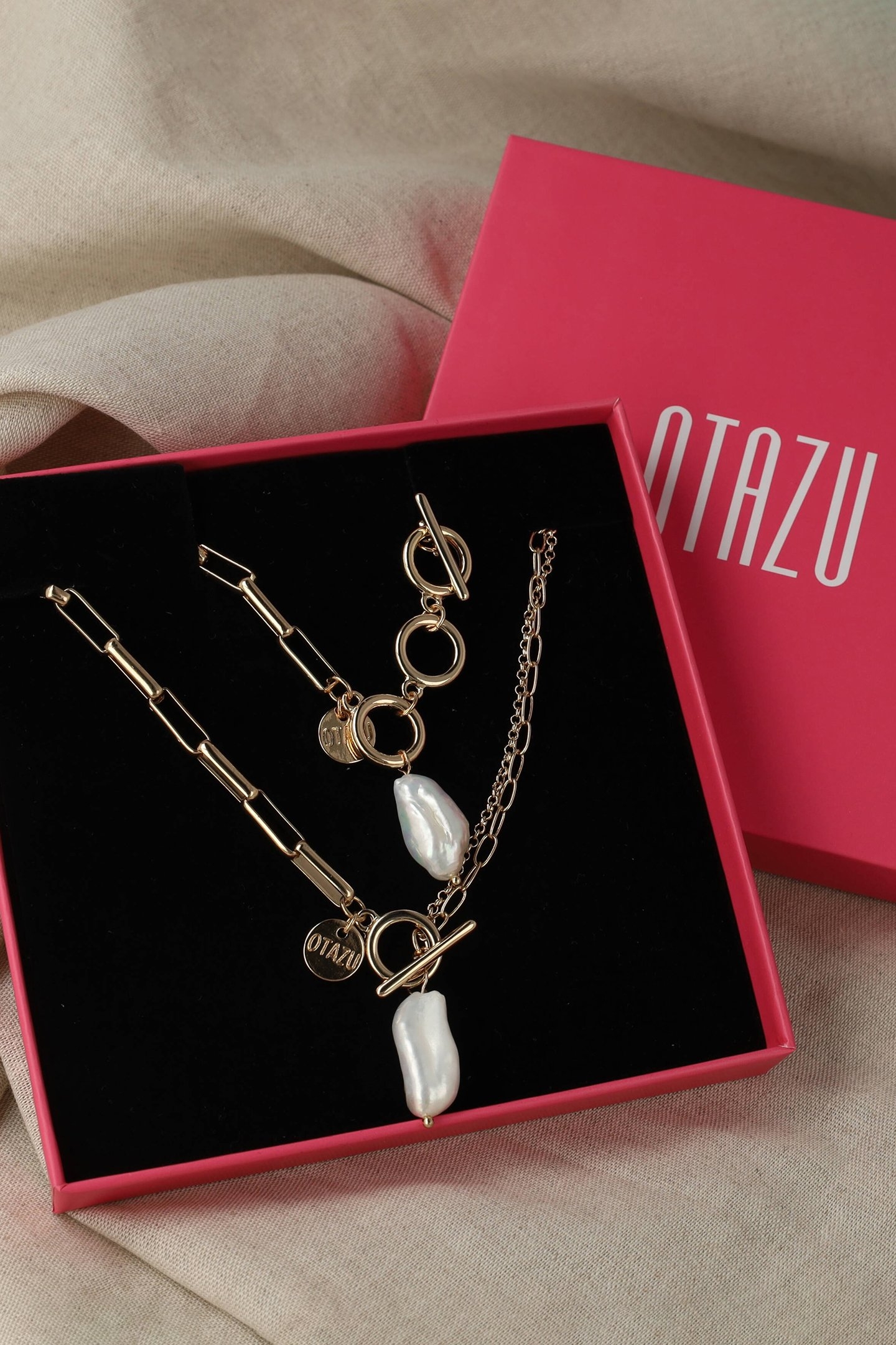 DIVINE PEARL SET - NECKLACE AND BRACELET 3