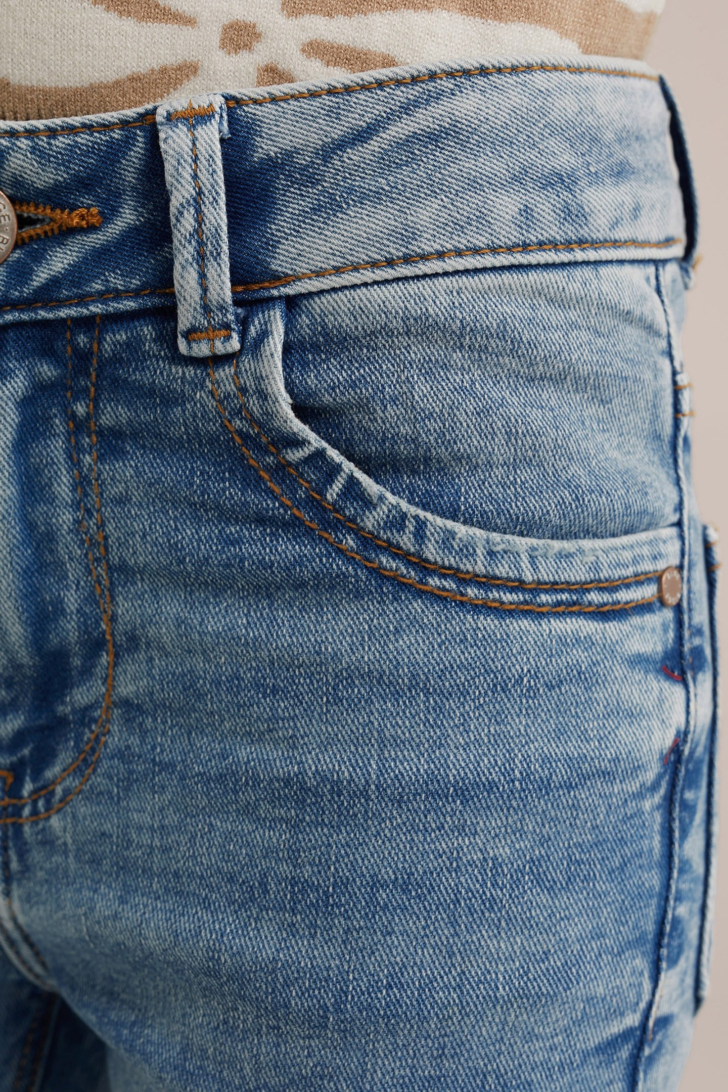 5-POCKET MID WAIST LIGHT BLUE 5