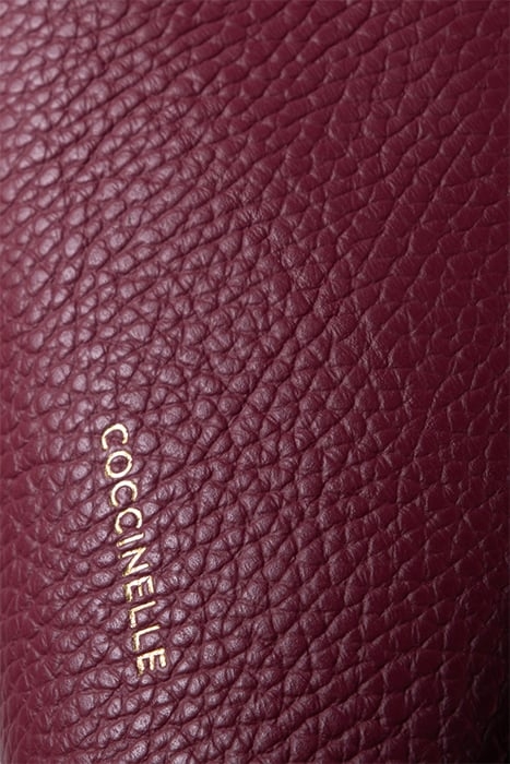 SHOULDER CHAIN BAG IN GRAINED LEATHER 5