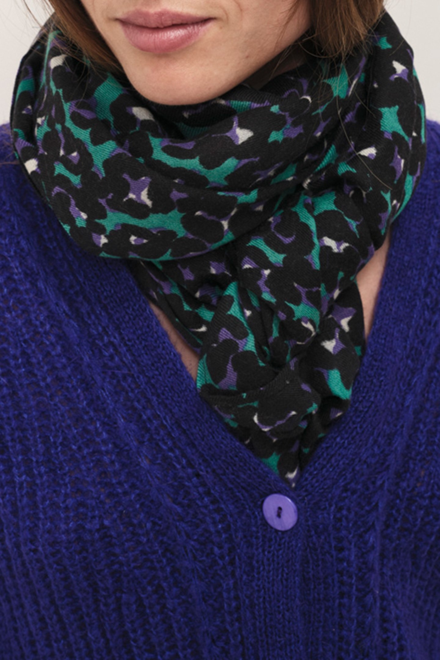 AGORA - SYCAMORE SCARF WITH WINTER LEOPARD PRINT 1