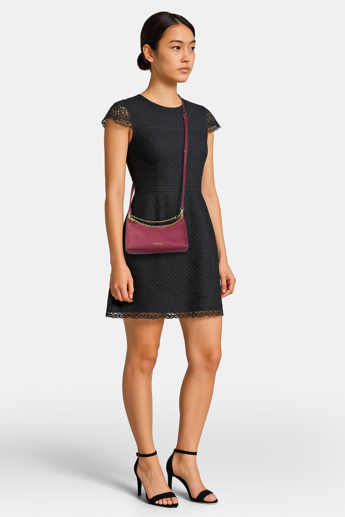 SHOULDER CHAIN BAG IN GRAINED LEATHER 1