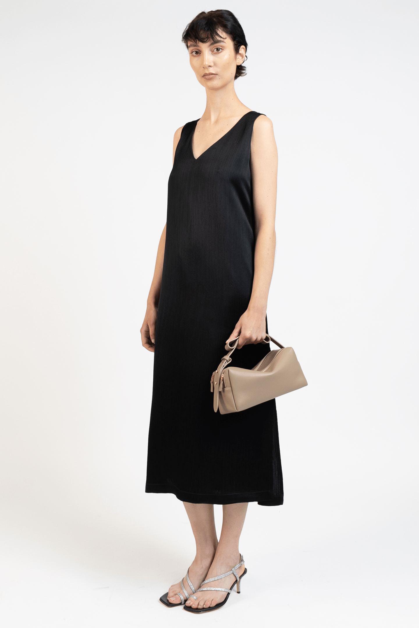 SLEEVELESS MAXI DRESS TEXTURED BLACK 4
