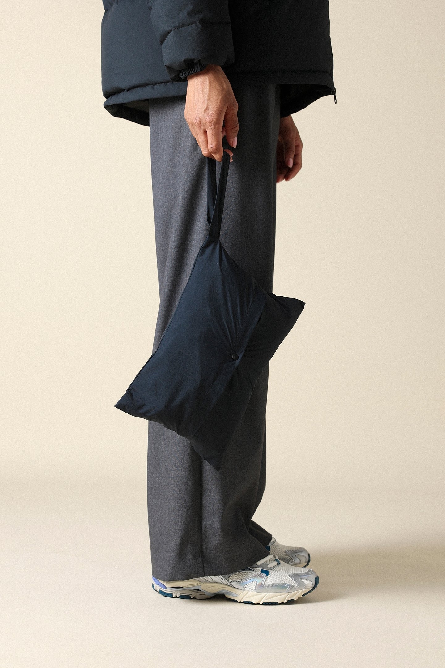 SL BT LIGHTWEIGHT DOWN JACKET UNISEX BLACK 4