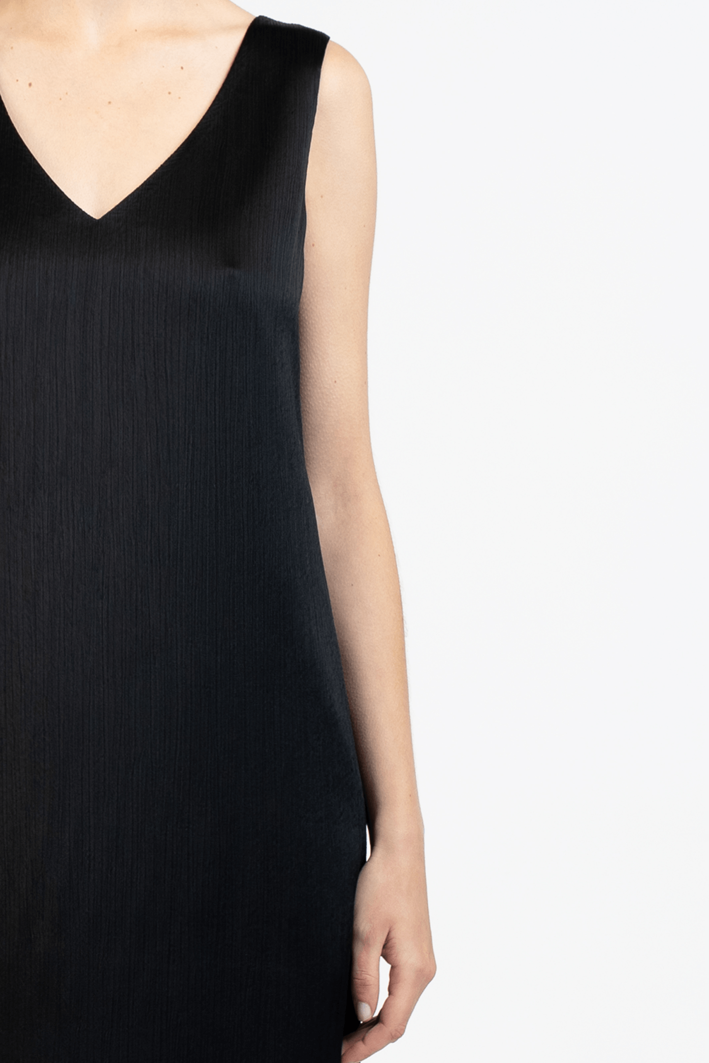 SLEEVELESS MAXI DRESS TEXTURED BLACK 5