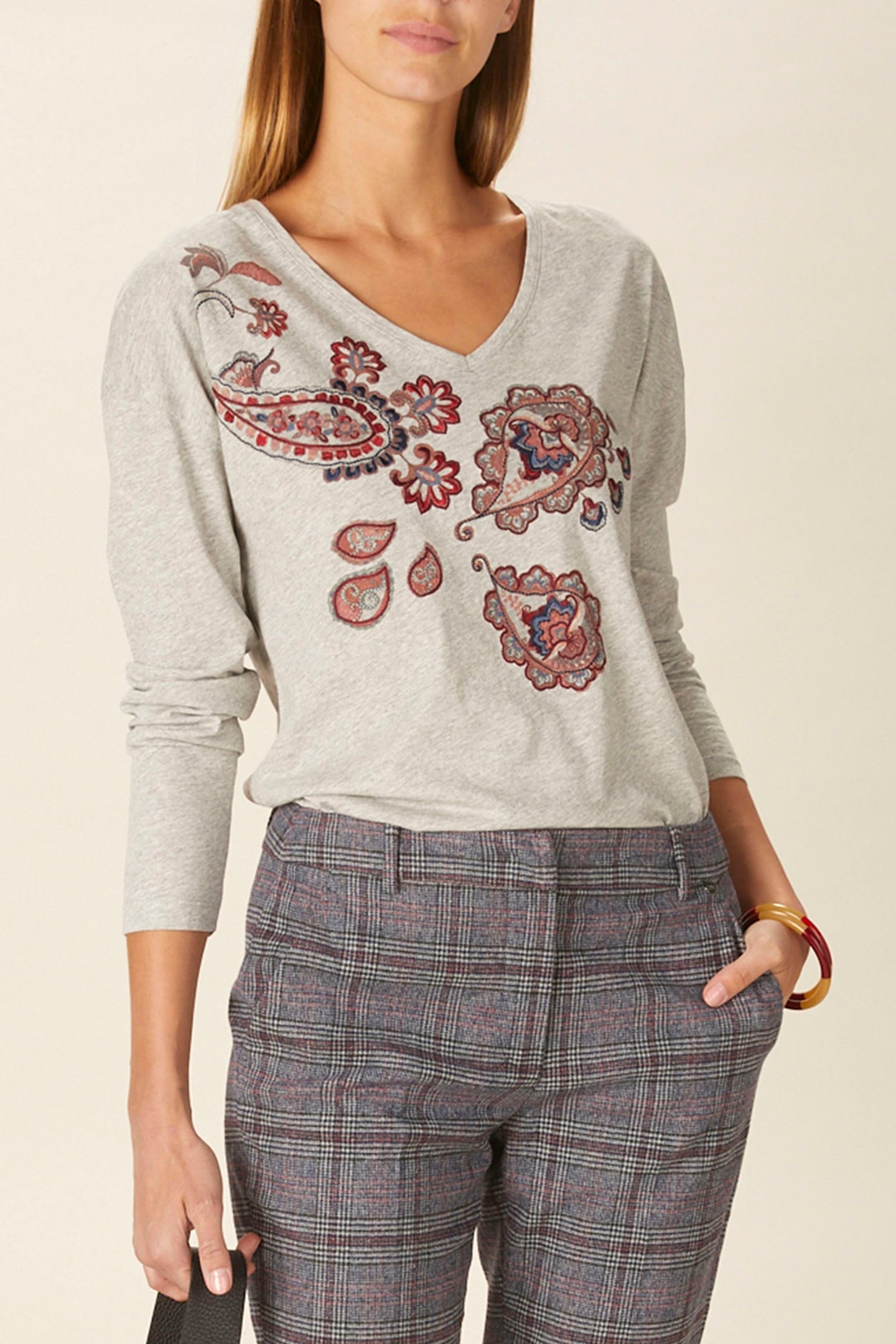 LOOSE V-NECK T-SHIRT IN GREY 1