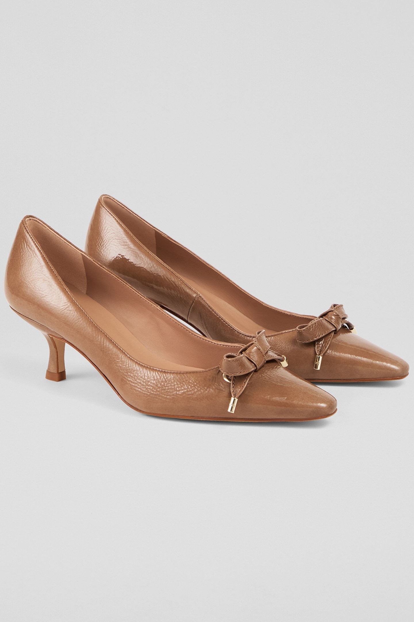 CC ALMA EYELET BOW COURT TAUPE 2