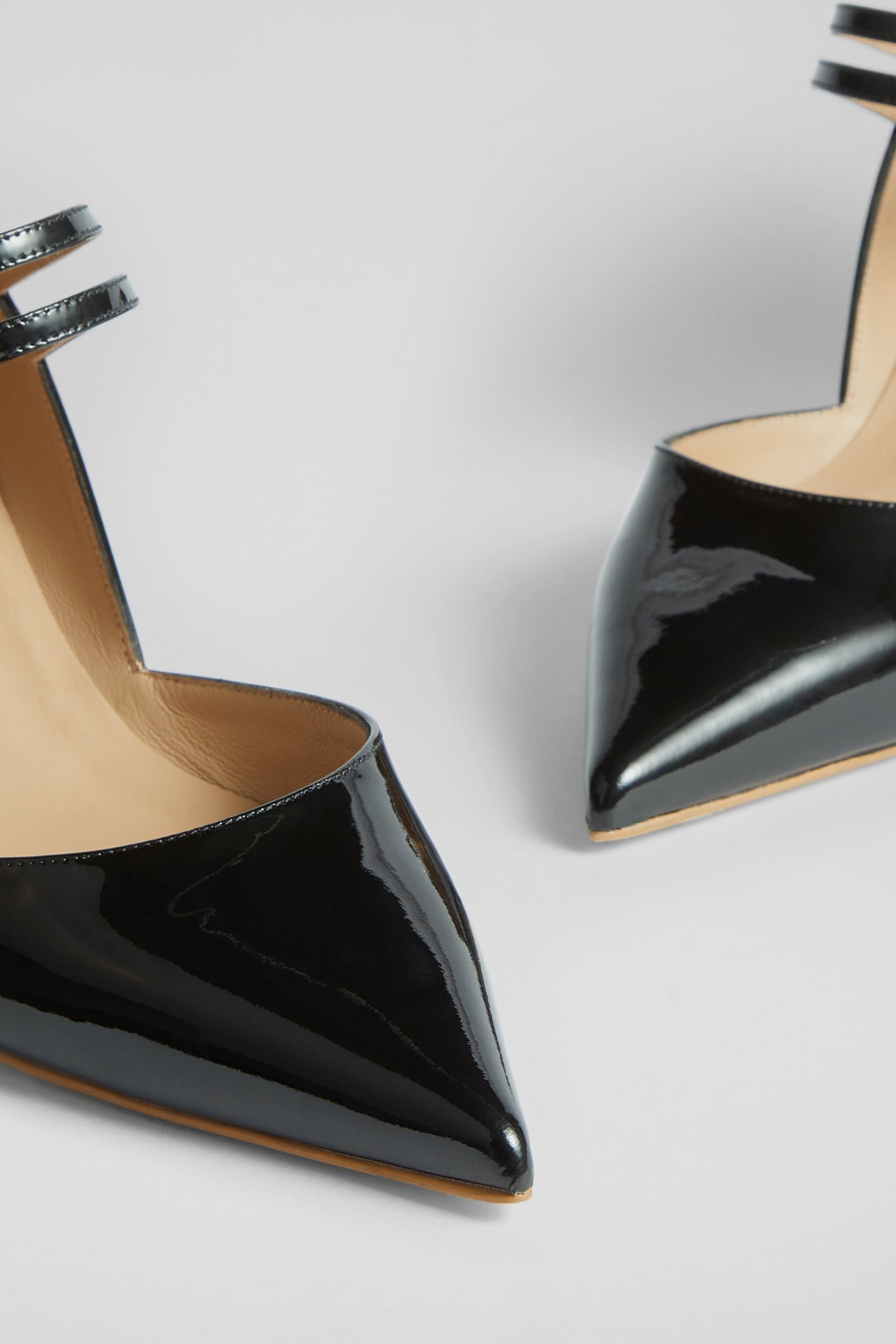 CC SAVANNAH POINTED COURT BLACK 4