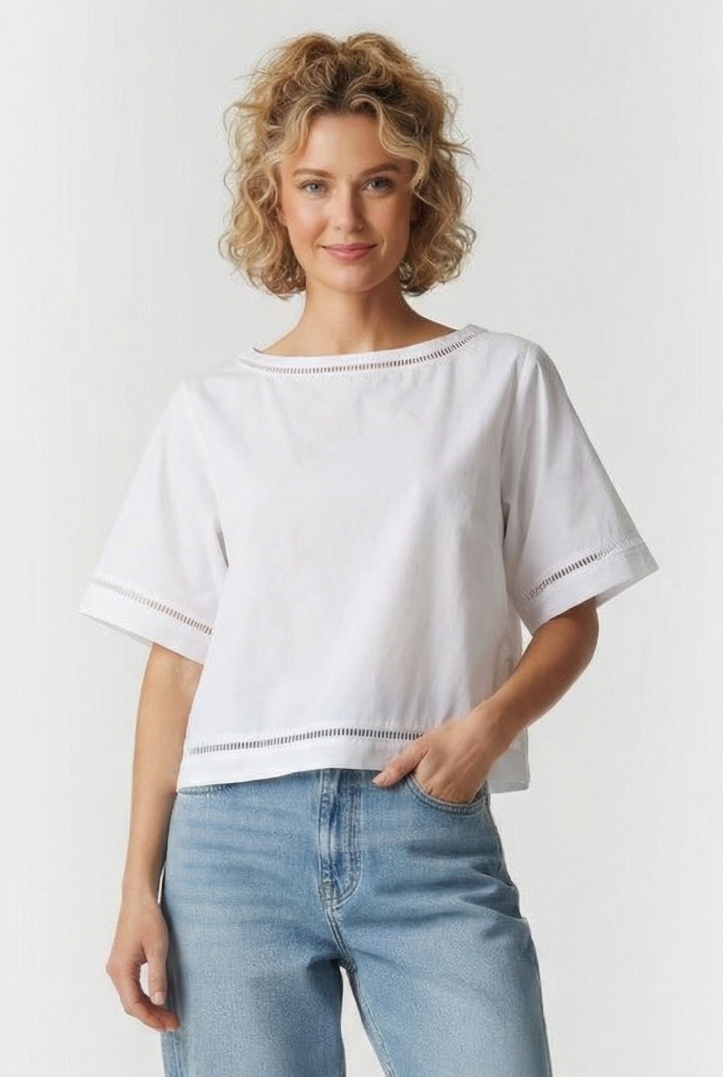 LOTUS TOP VERY WHITE 1