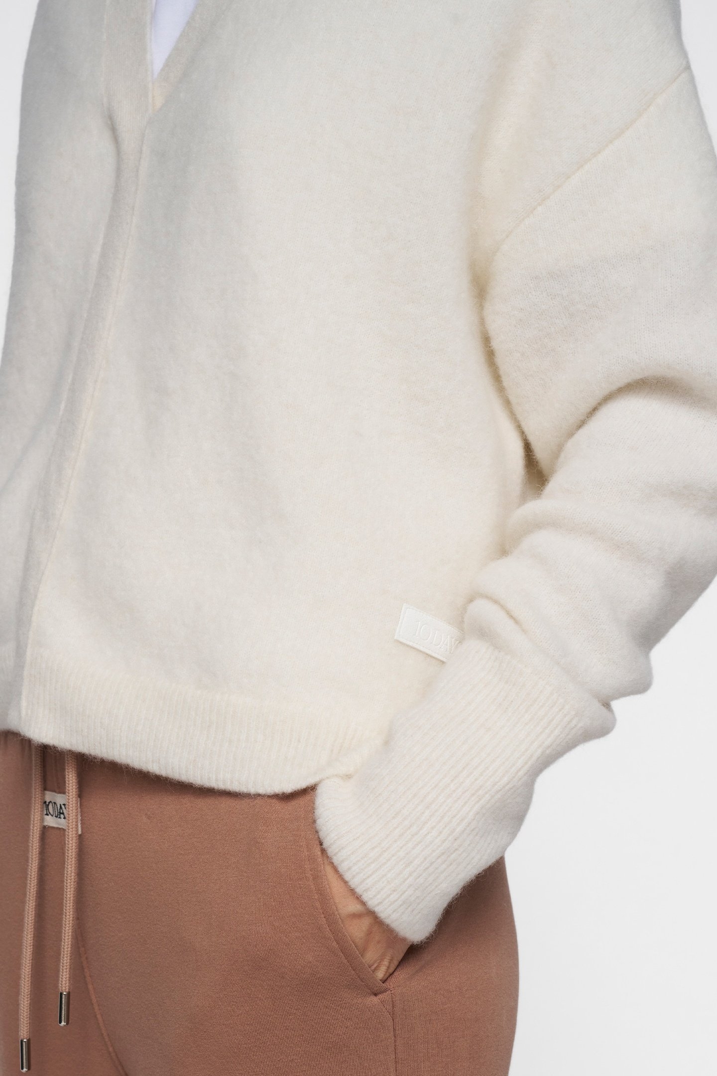 V-NECK KNIT SWEATER 1002 7