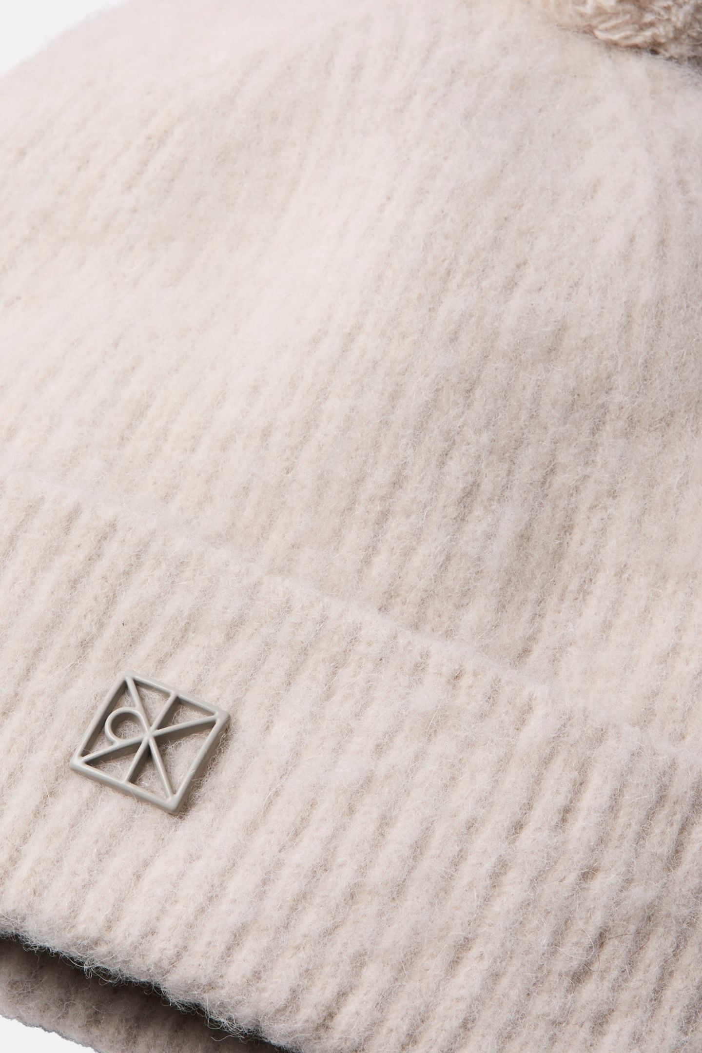 EMBLEM BRUSHED POMPO HAT CHATEAU GRAY 5