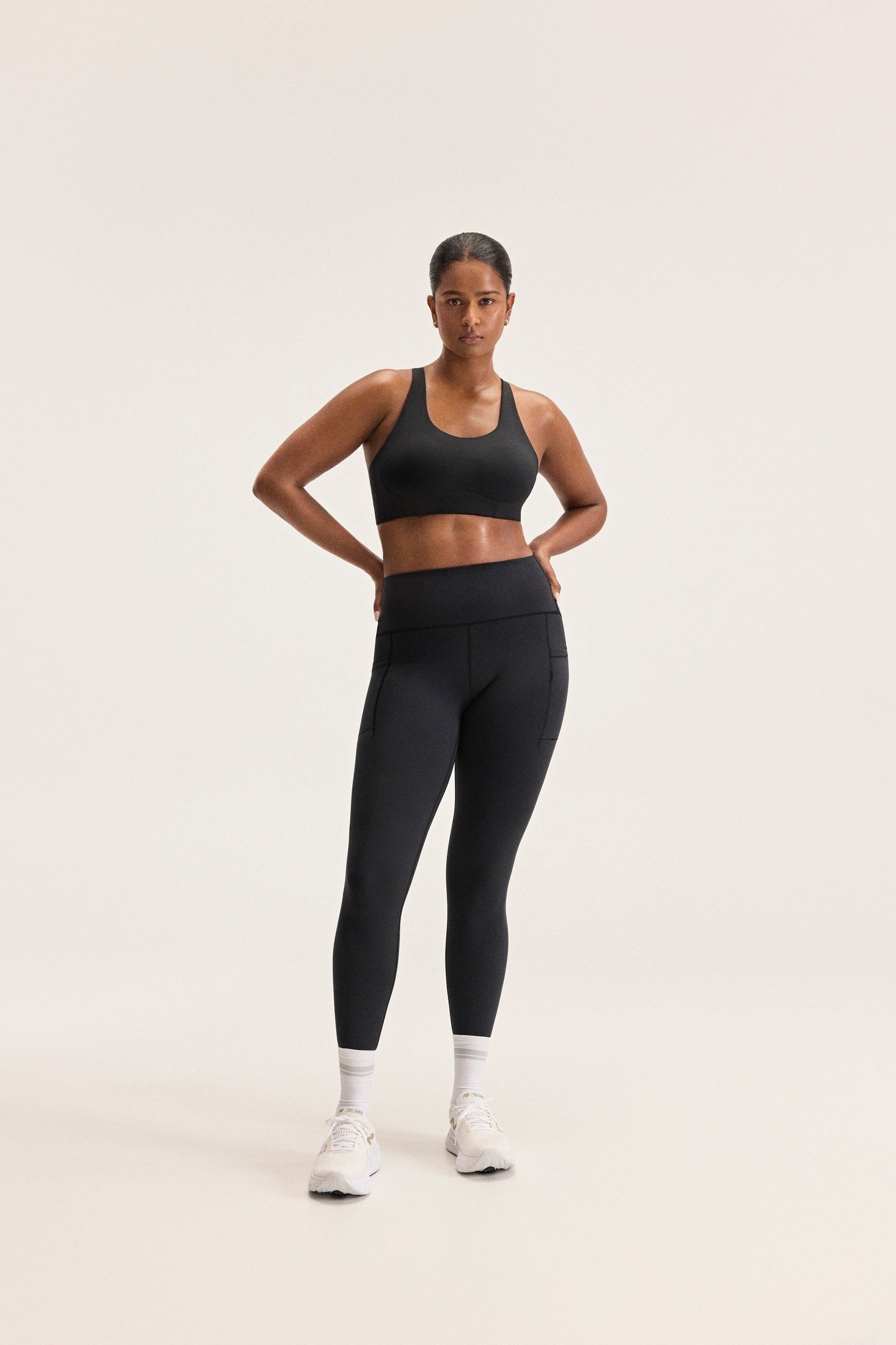 SLEEK POCKET HIGH RISE LEGGING BLACK (BK) 2