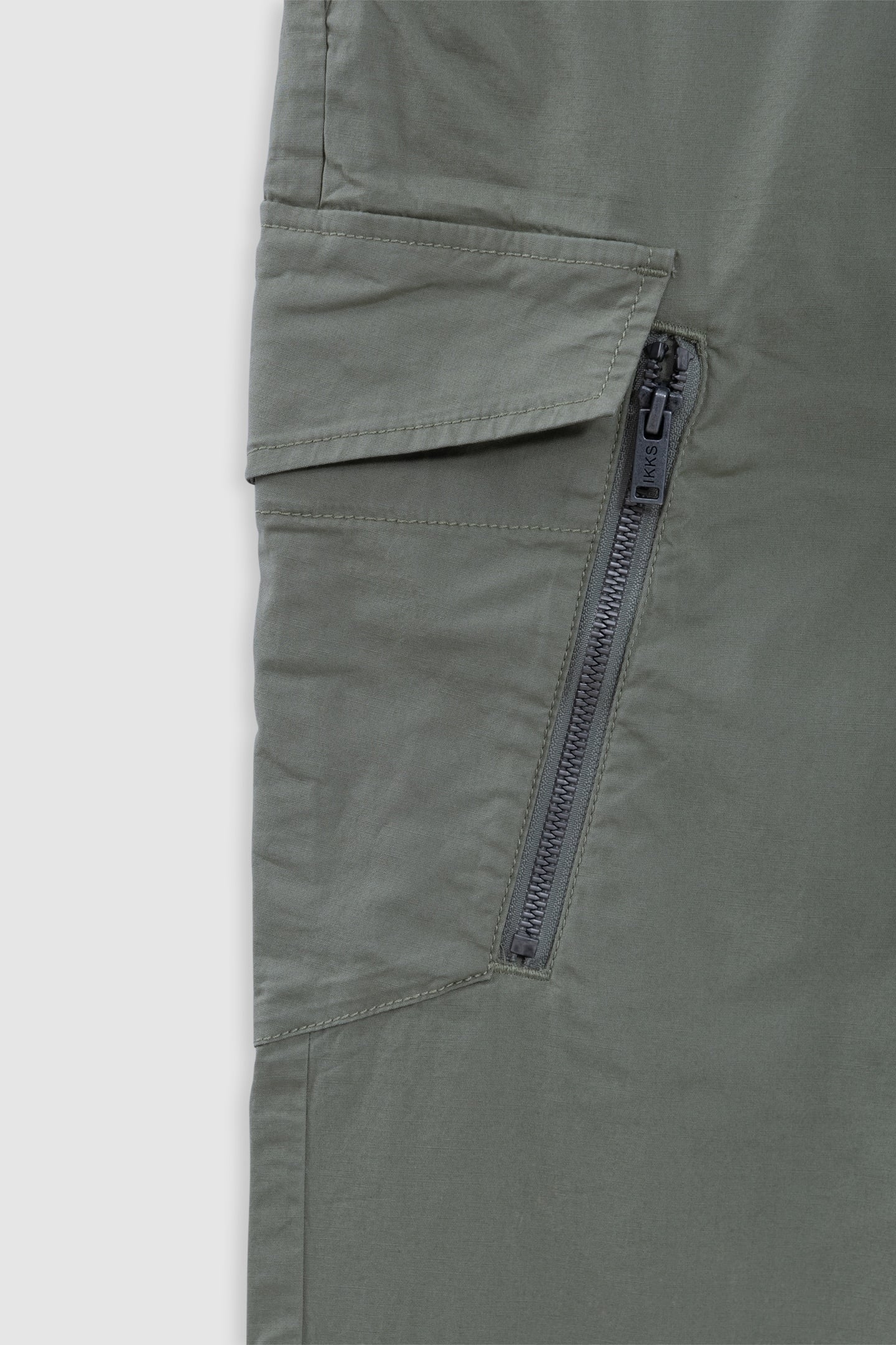 BATTLE KHAKI CARGO PANTS WITH ZIP POCKET 4