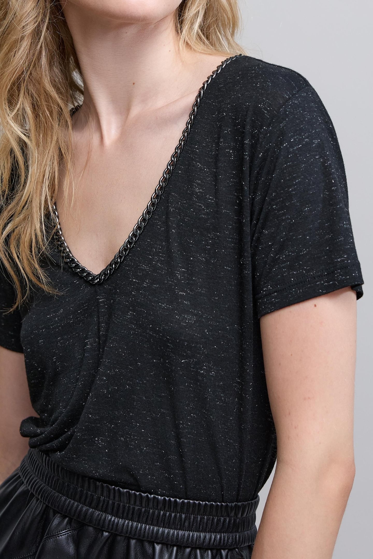 BLACK LUREX CHAIN V-NECK T-SHIRT 5