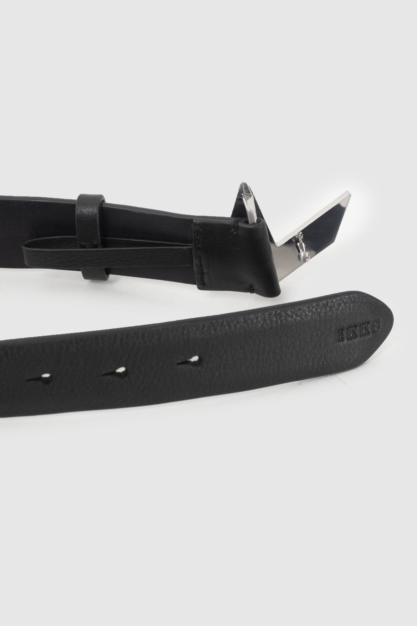 BLACK LEATHER BELT WITH ICONIC CHEVRON BUCKLE 8