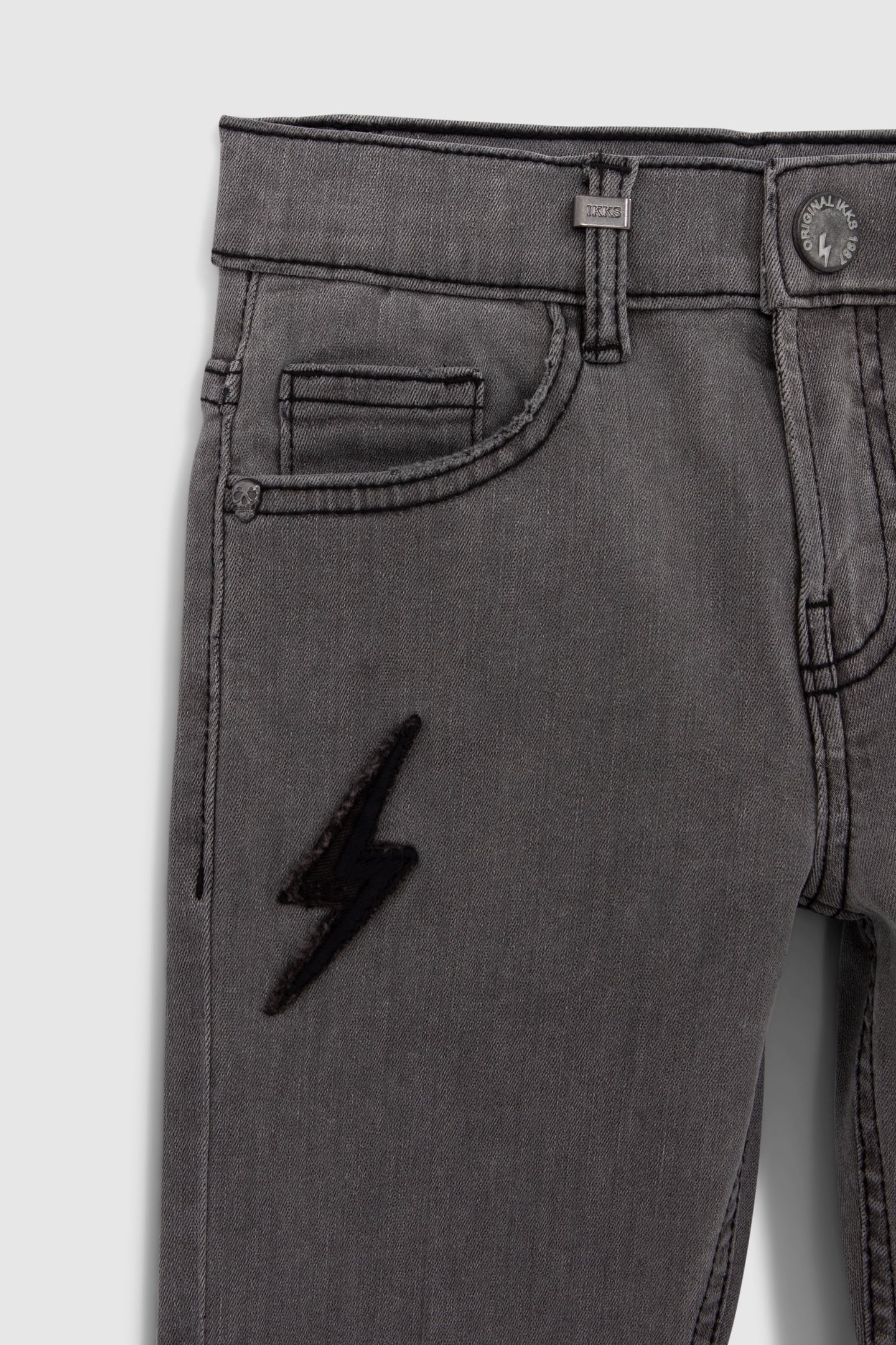 BOY’S GREY SLIM JEANS WITH BADGE AND JACRON LIGHTNING 3