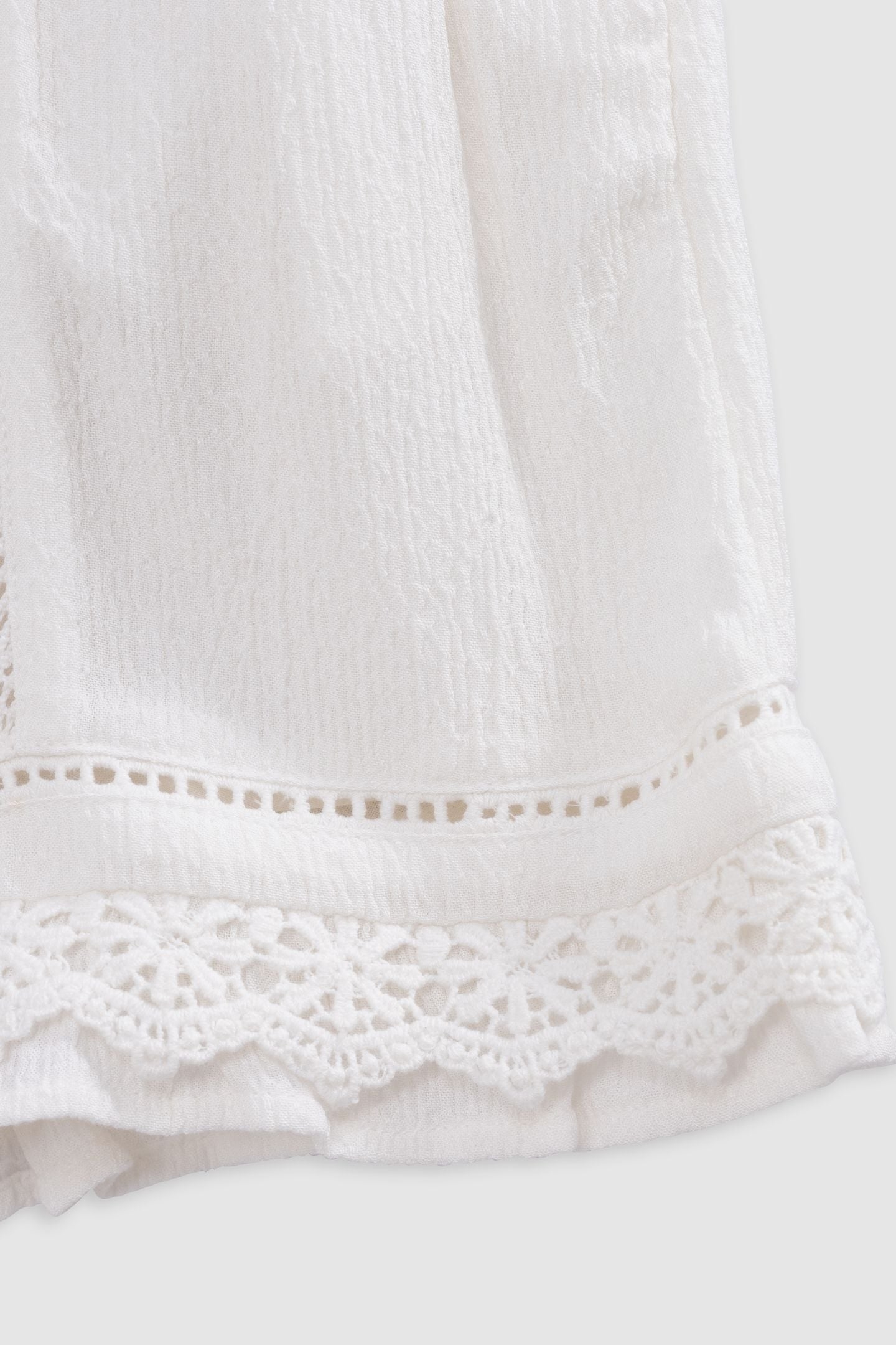 ECRU SHORTS WITH BOHEMIAN LACE DETAILS 4