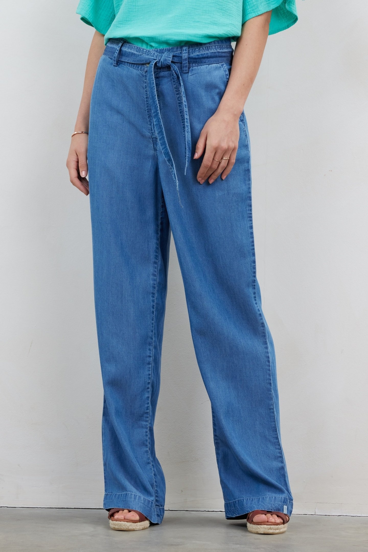 PANTS JULIA IN DENIM MID BLUE 2