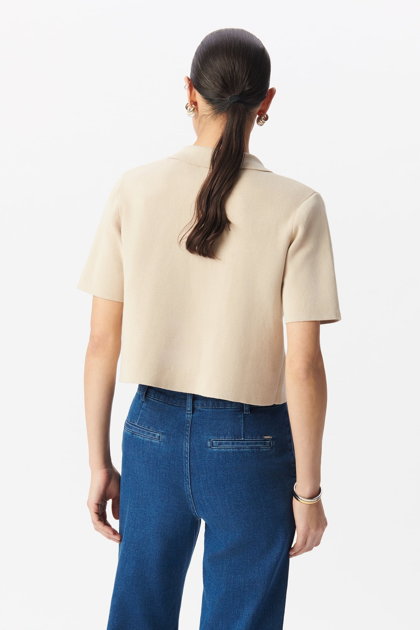 SHORT BEIGE KNITTED CARDIGAN WITH ENGRAVED BUTTONS 4