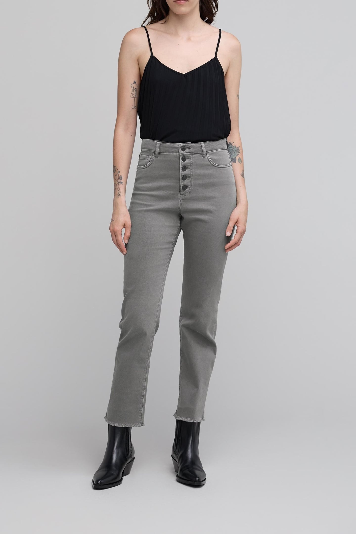 WATERLESS GREY STRAIGHT JEANS BUTTONED WITH FRAGÉ BOTTOMS 3