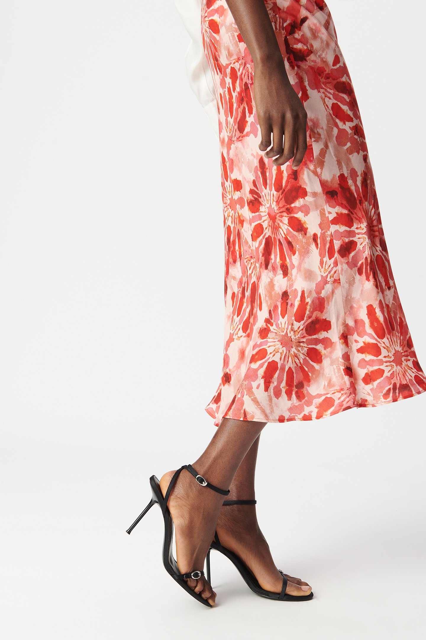 RED BATIK PRINT LONG SKIRT 6