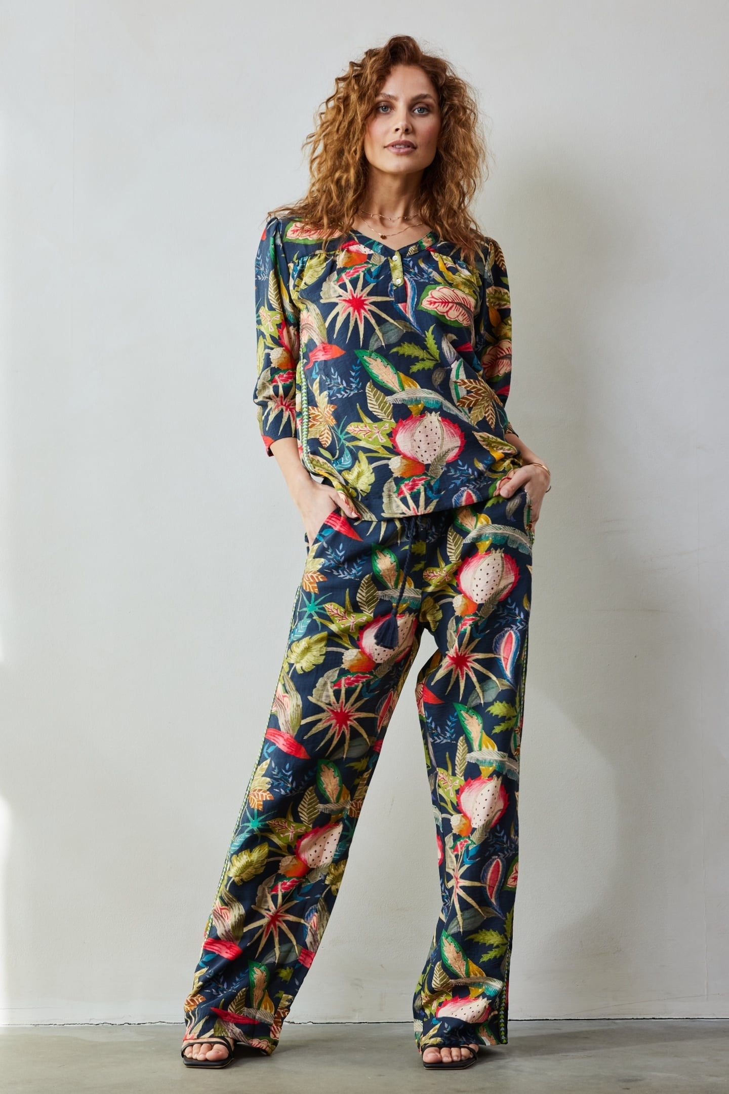 BLOUSE PEARL IN DARK BLUE IN MANGO TANGO PRINT 2