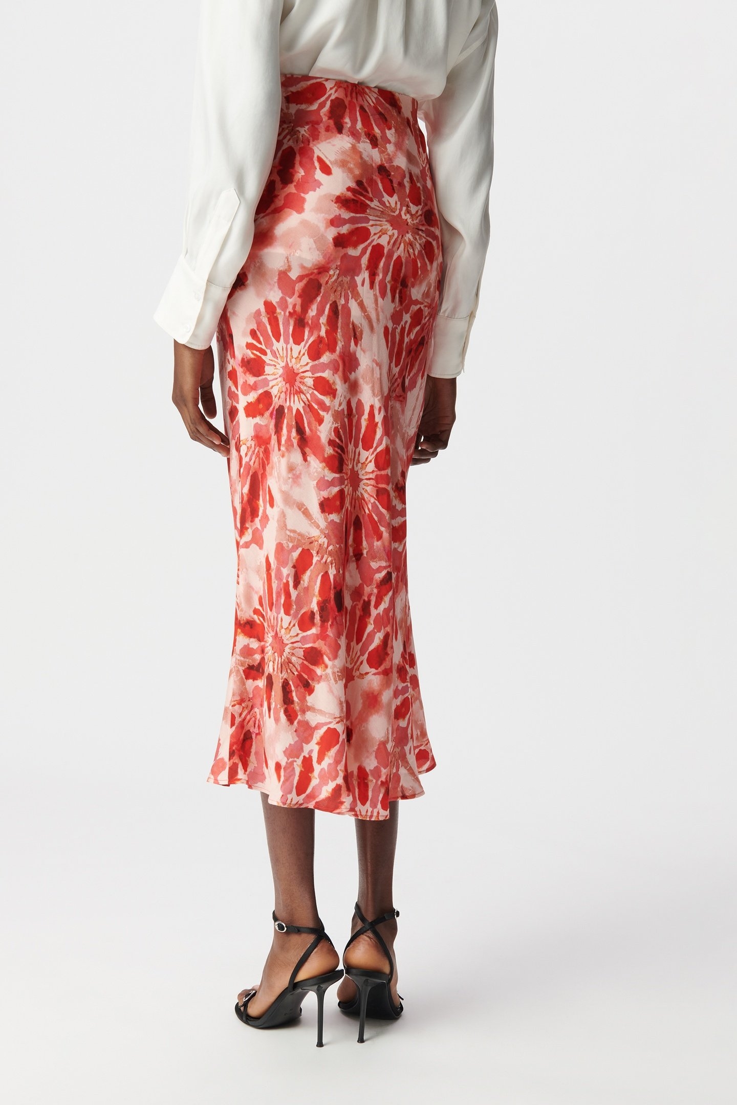 RED BATIK PRINT LONG SKIRT 4