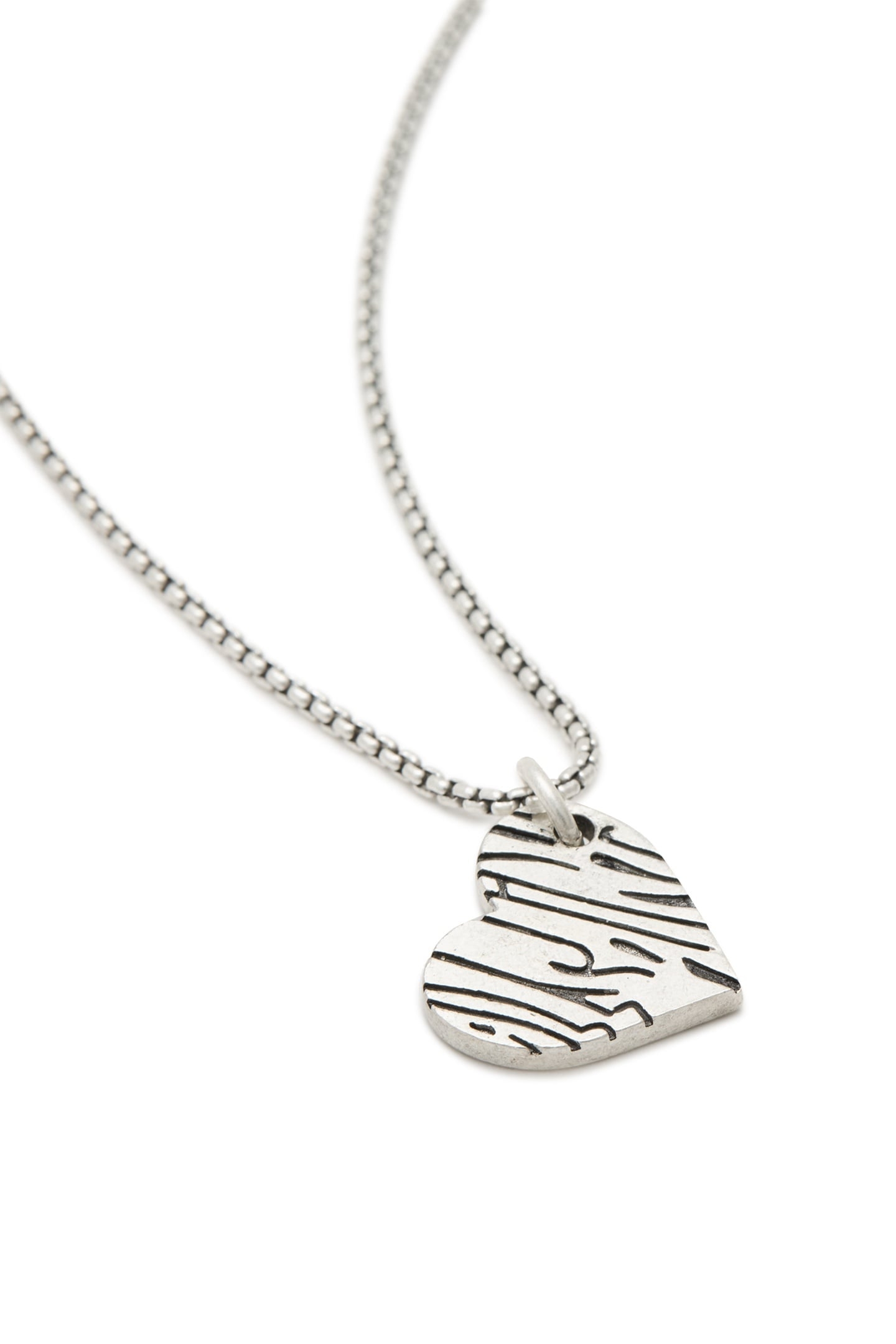 BYRON HEART NECKLACE WARM SILVER 2