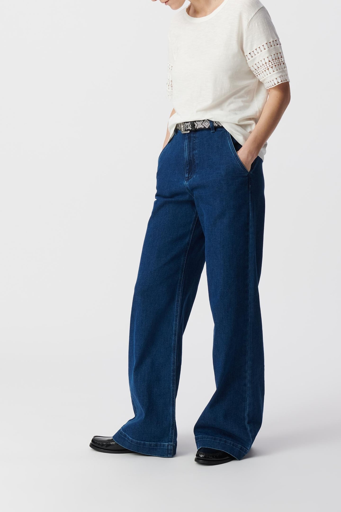 WHITE CREW NECK T-SHIRT WITH LACE SLEEVES 1