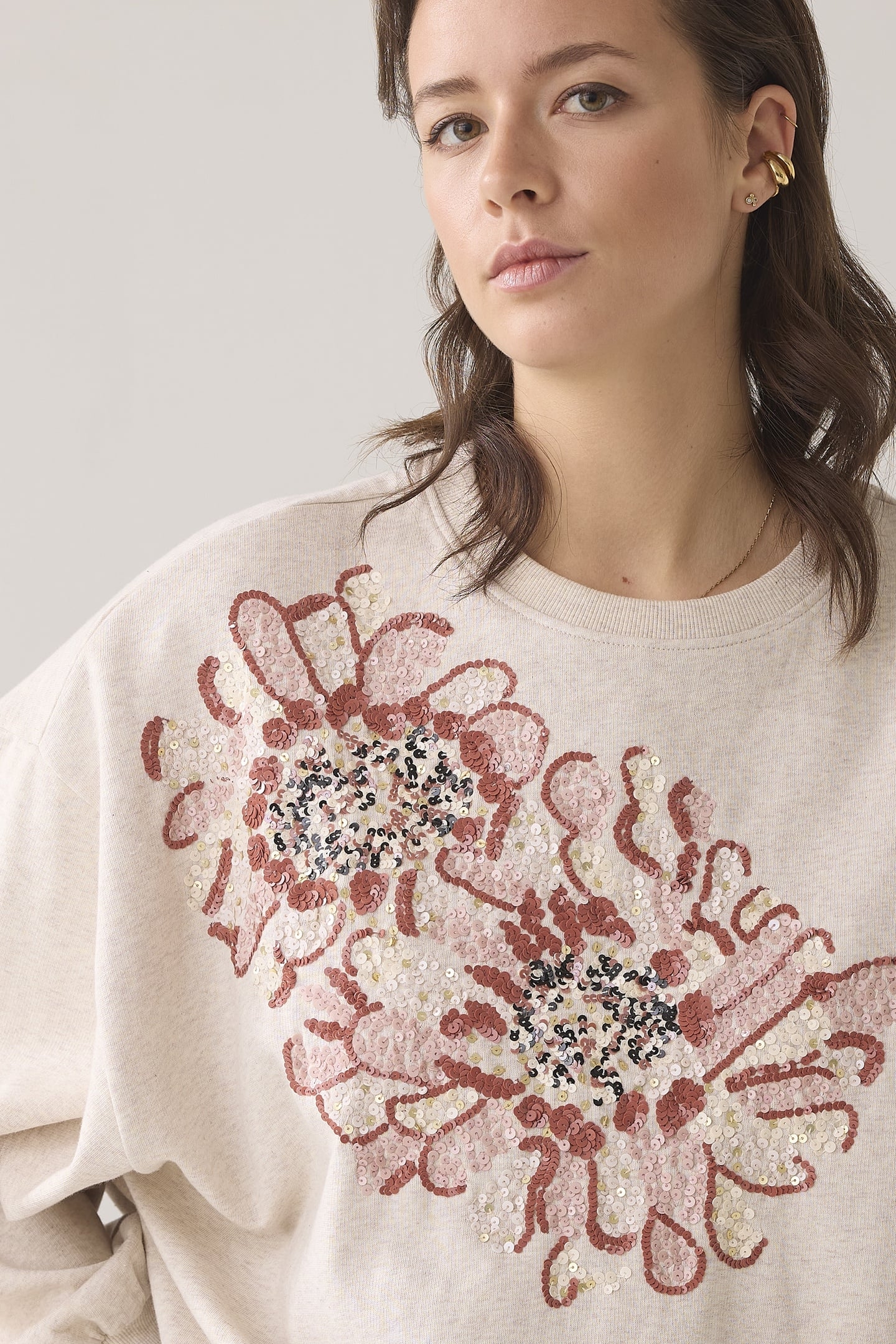 LONG SLEEVE EMBELLISHED SWEATSHIRT PEBBLE BEIGE 4